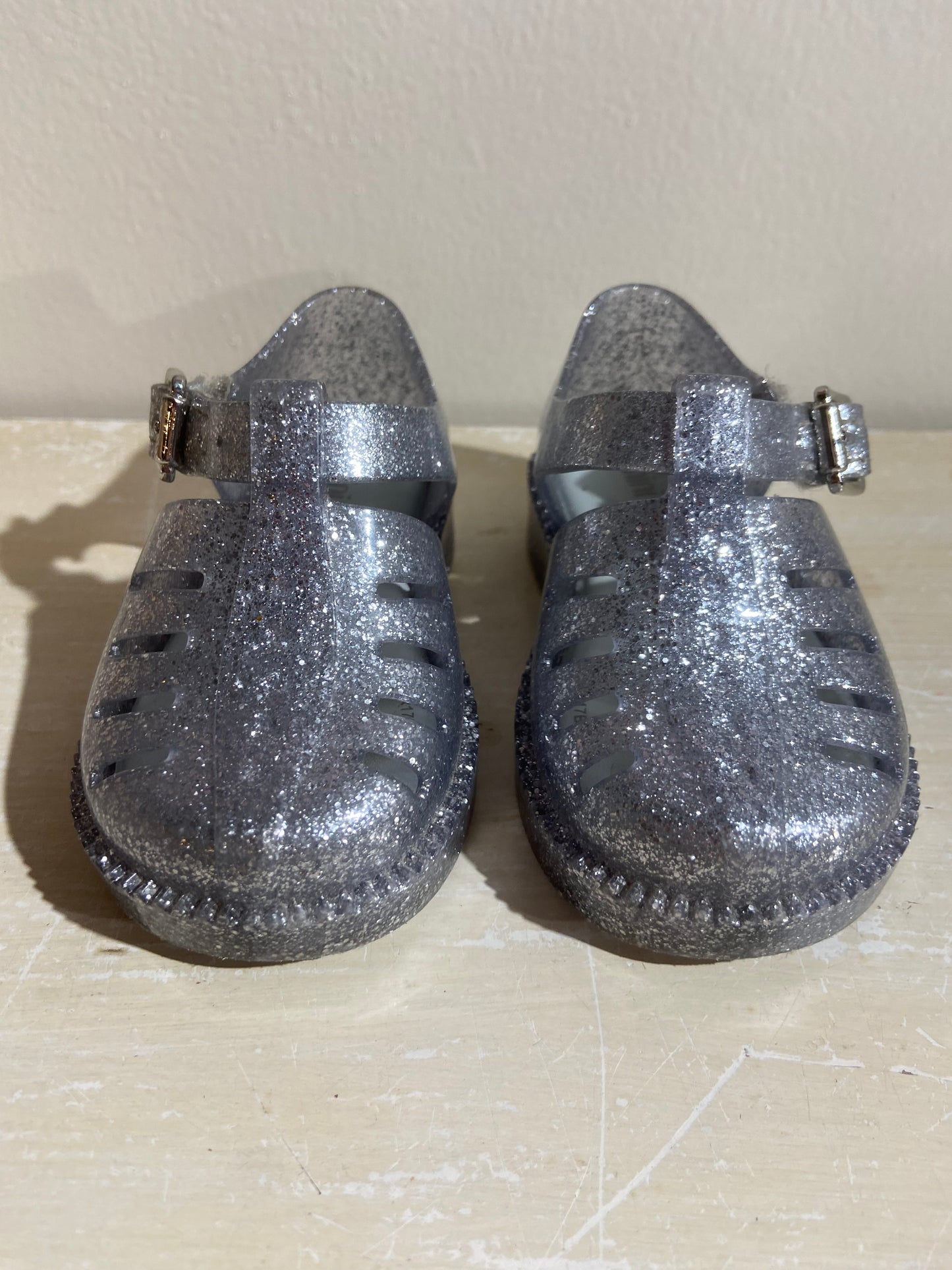 Little. Ones silver jelly shoes sz 3 (2,2)
