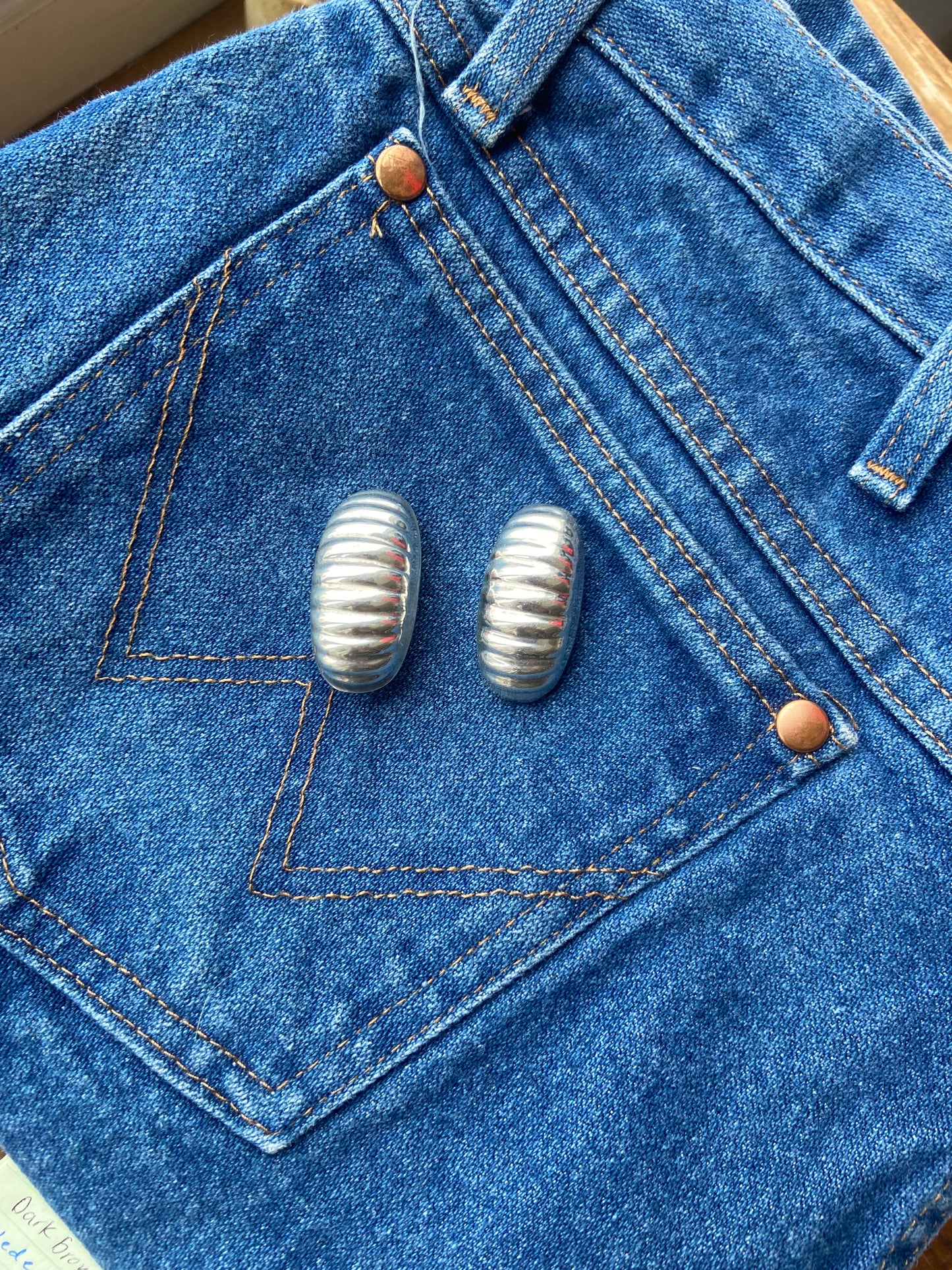 Scallop silver clip-on earrings