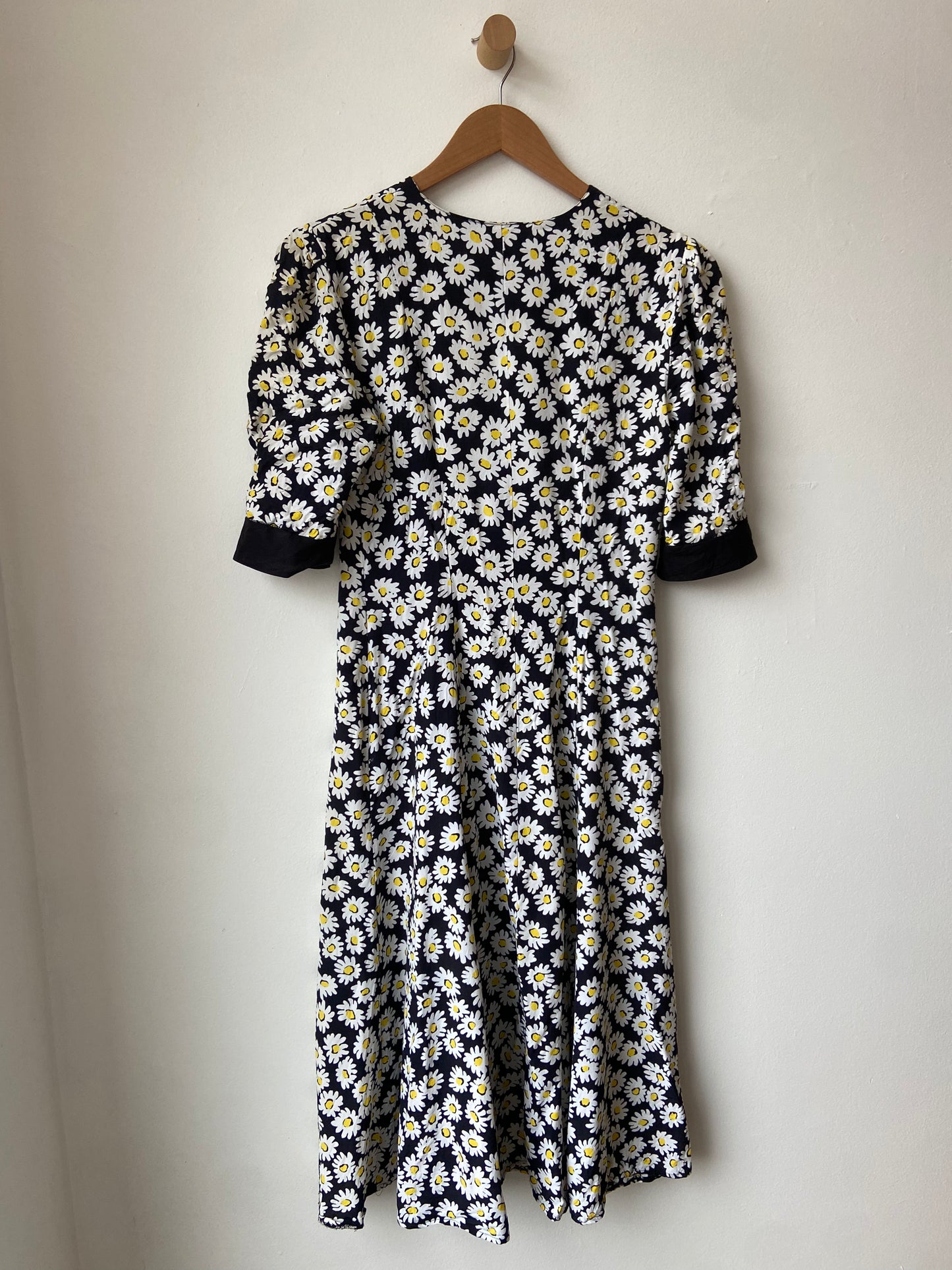 Black and white daisy button dress SS 1-2