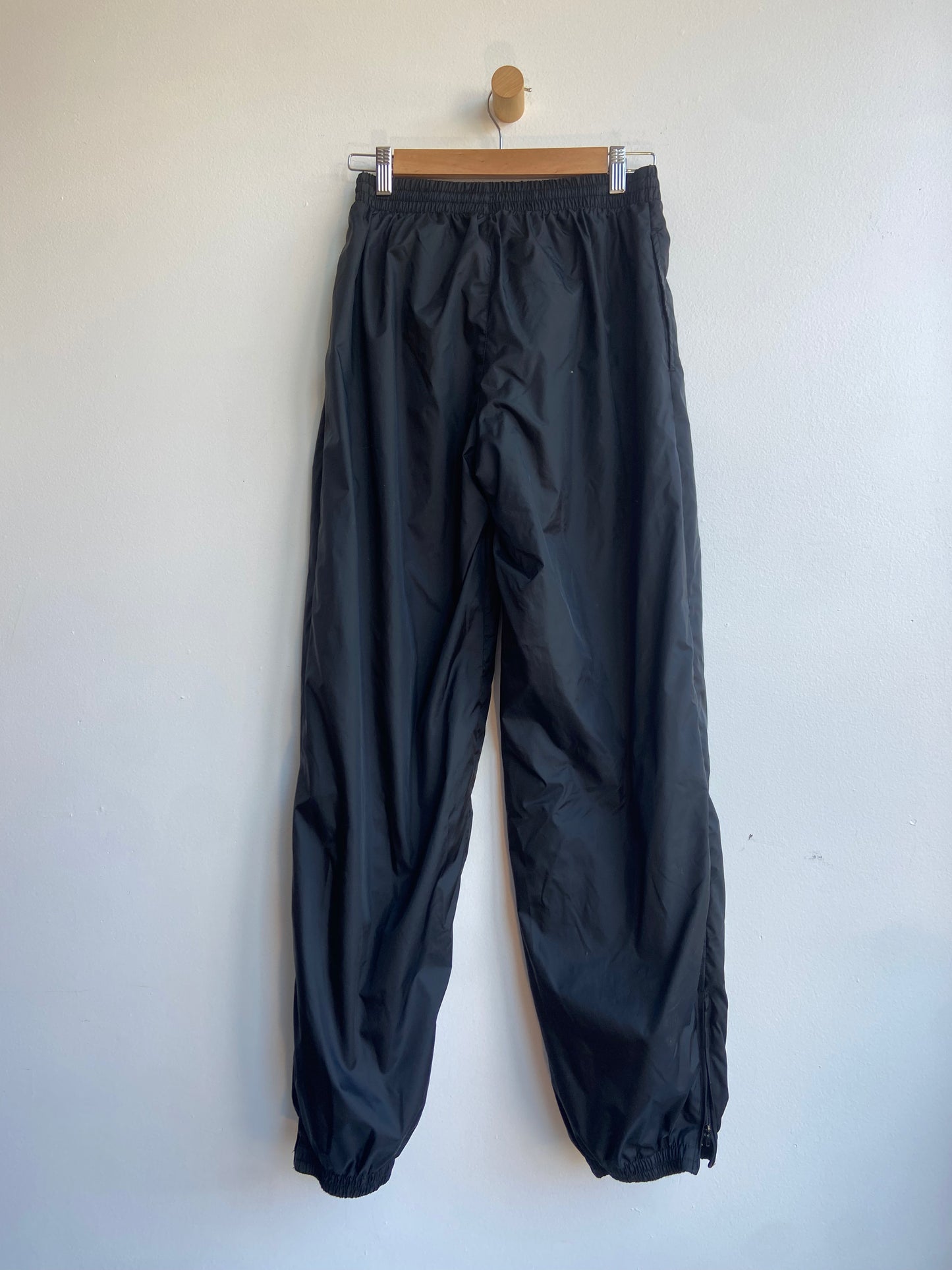 USA windbreaker pants black