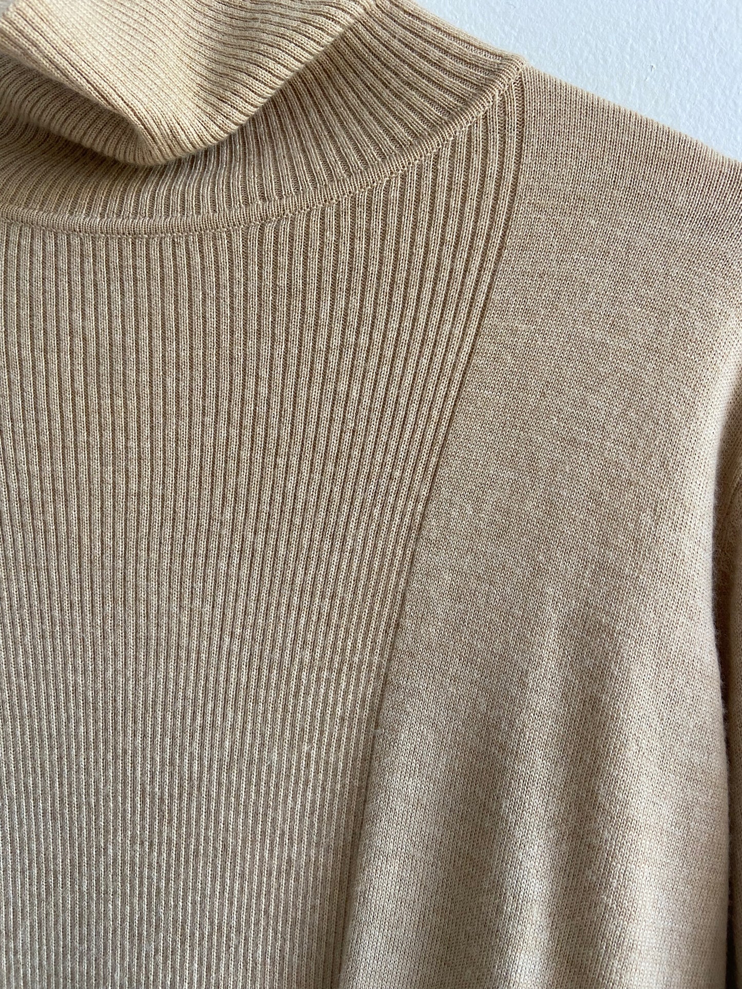 Tan wool turtleneck lightweight sweater SS 2-3