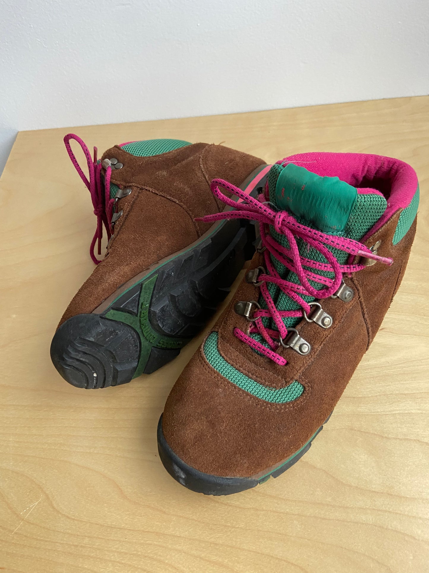 Little. Ones vintage hiking boots sz kids 8
