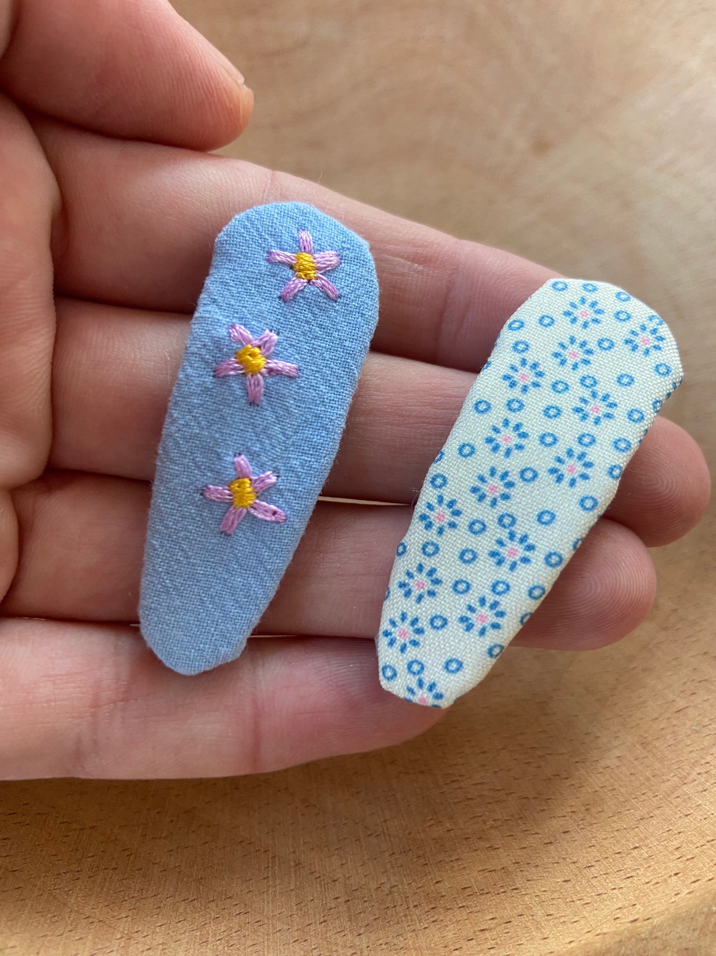 Embroidered floral snap hair clip set