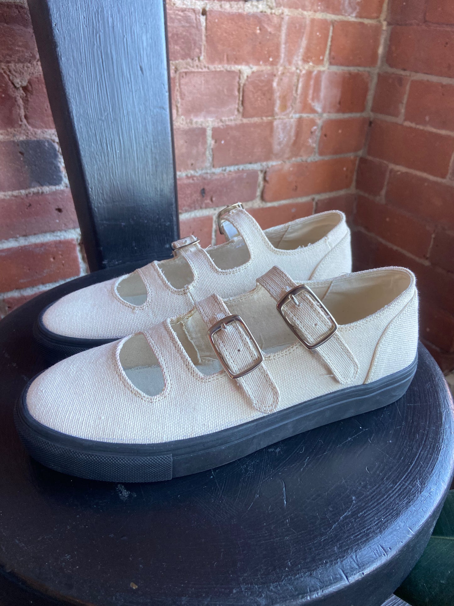 Caron Callahan Simona sneaker size 40
