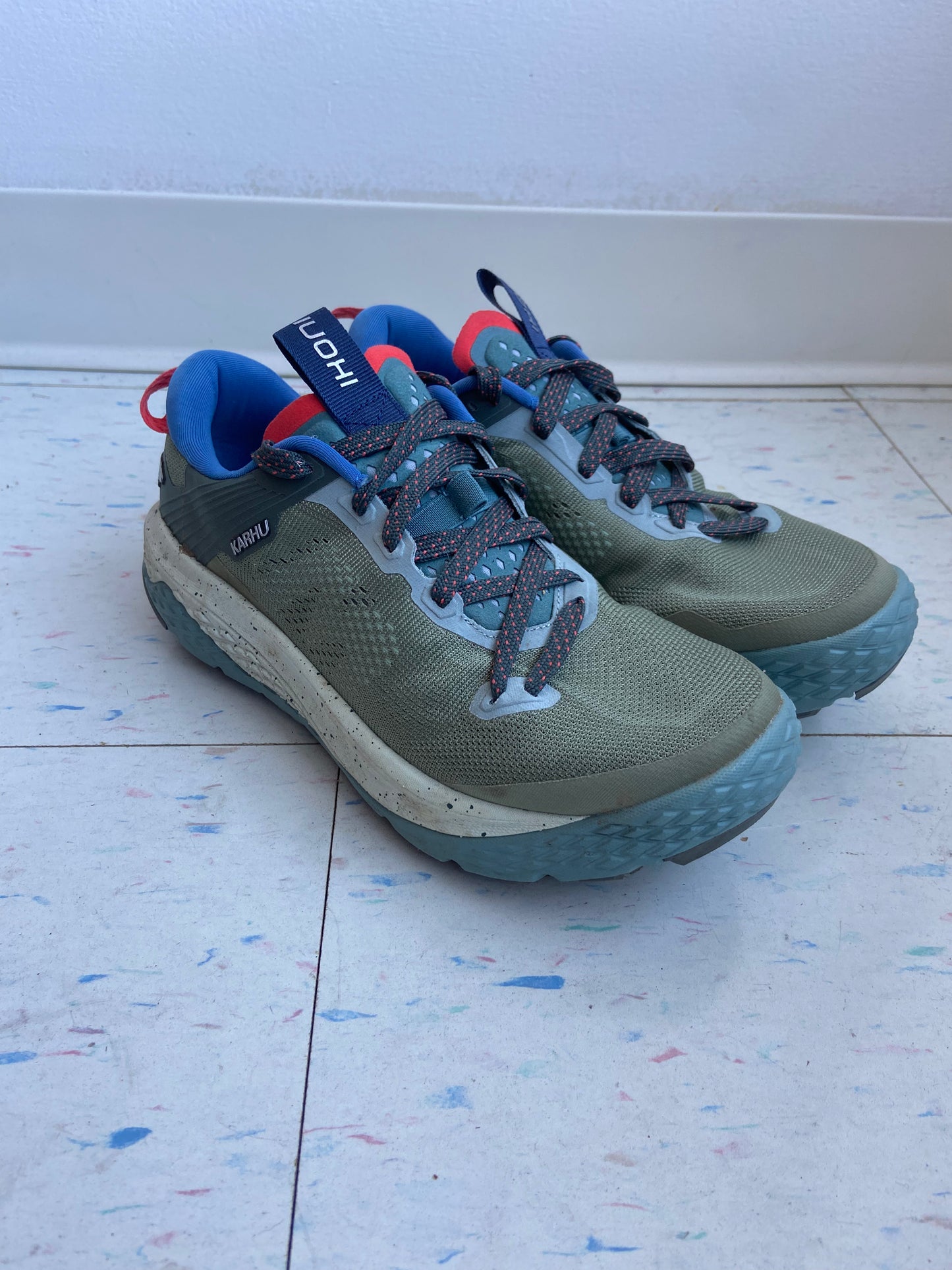Trainers size 8 / 39.5