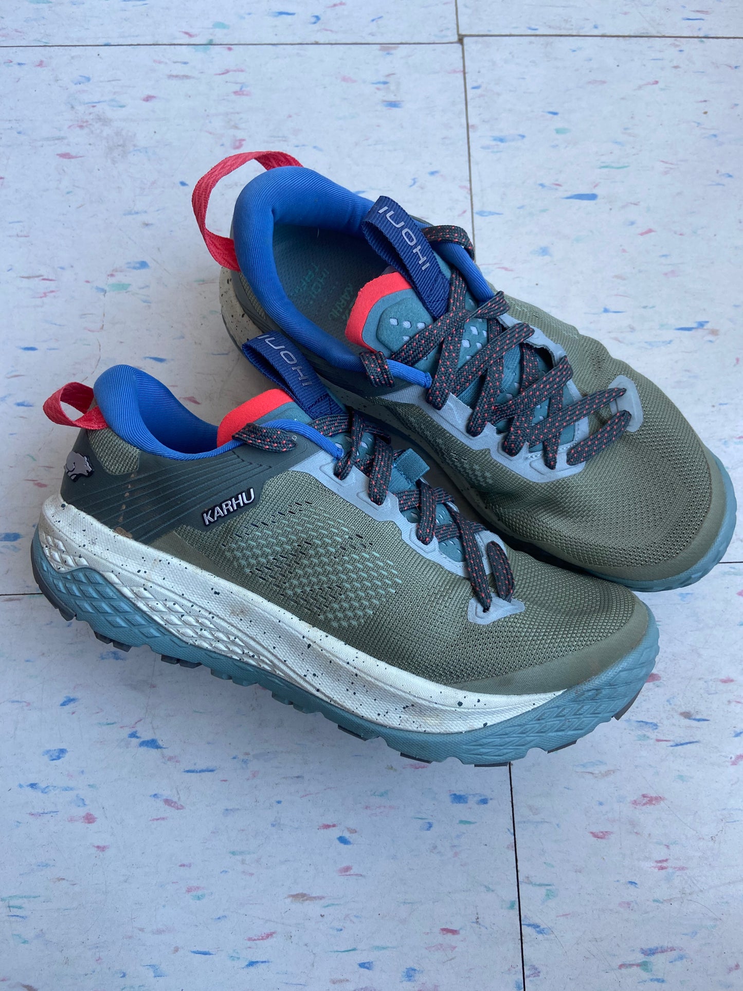 Trainers size 8 / 39.5