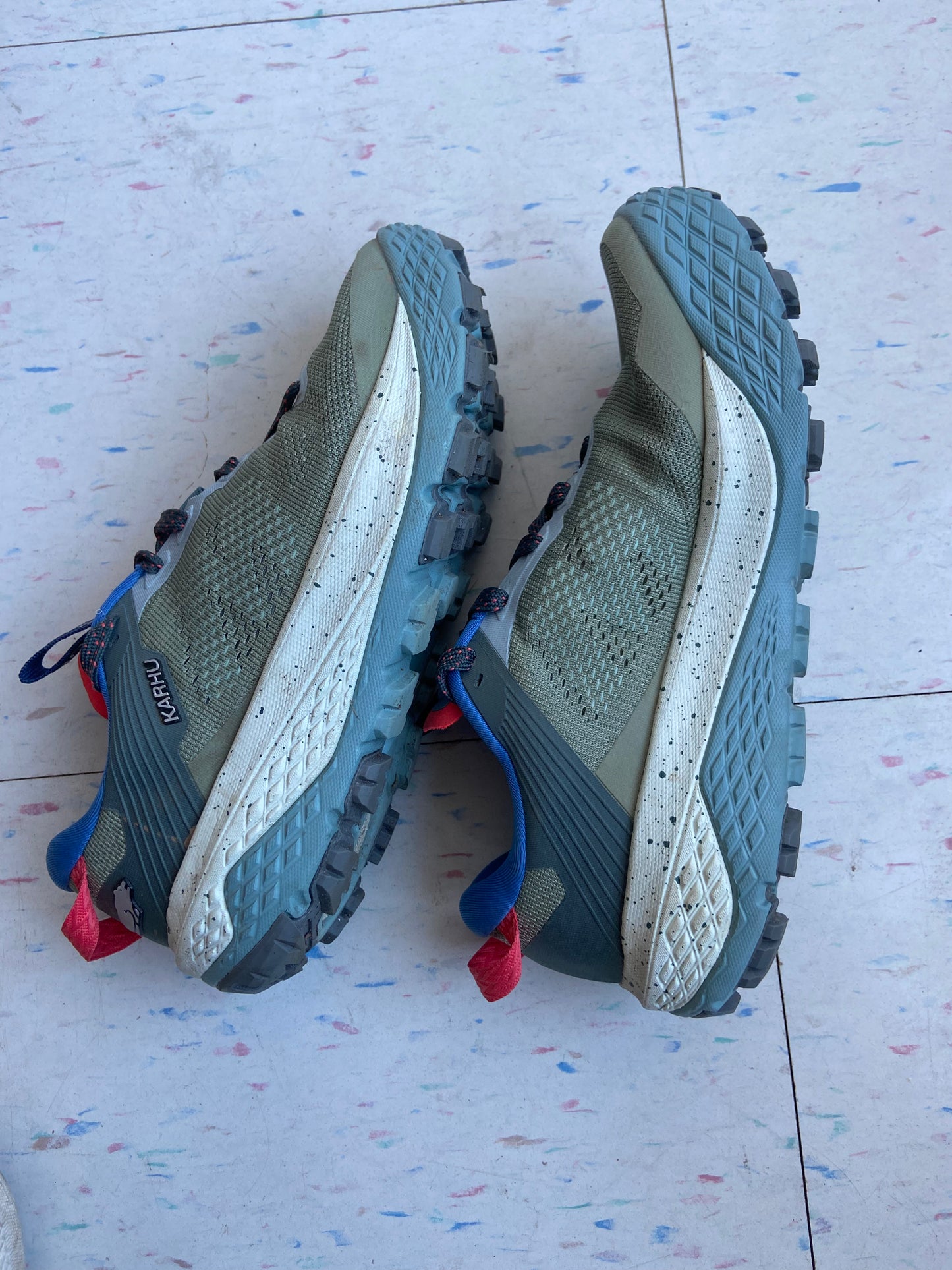 Trainers size 8 / 39.5