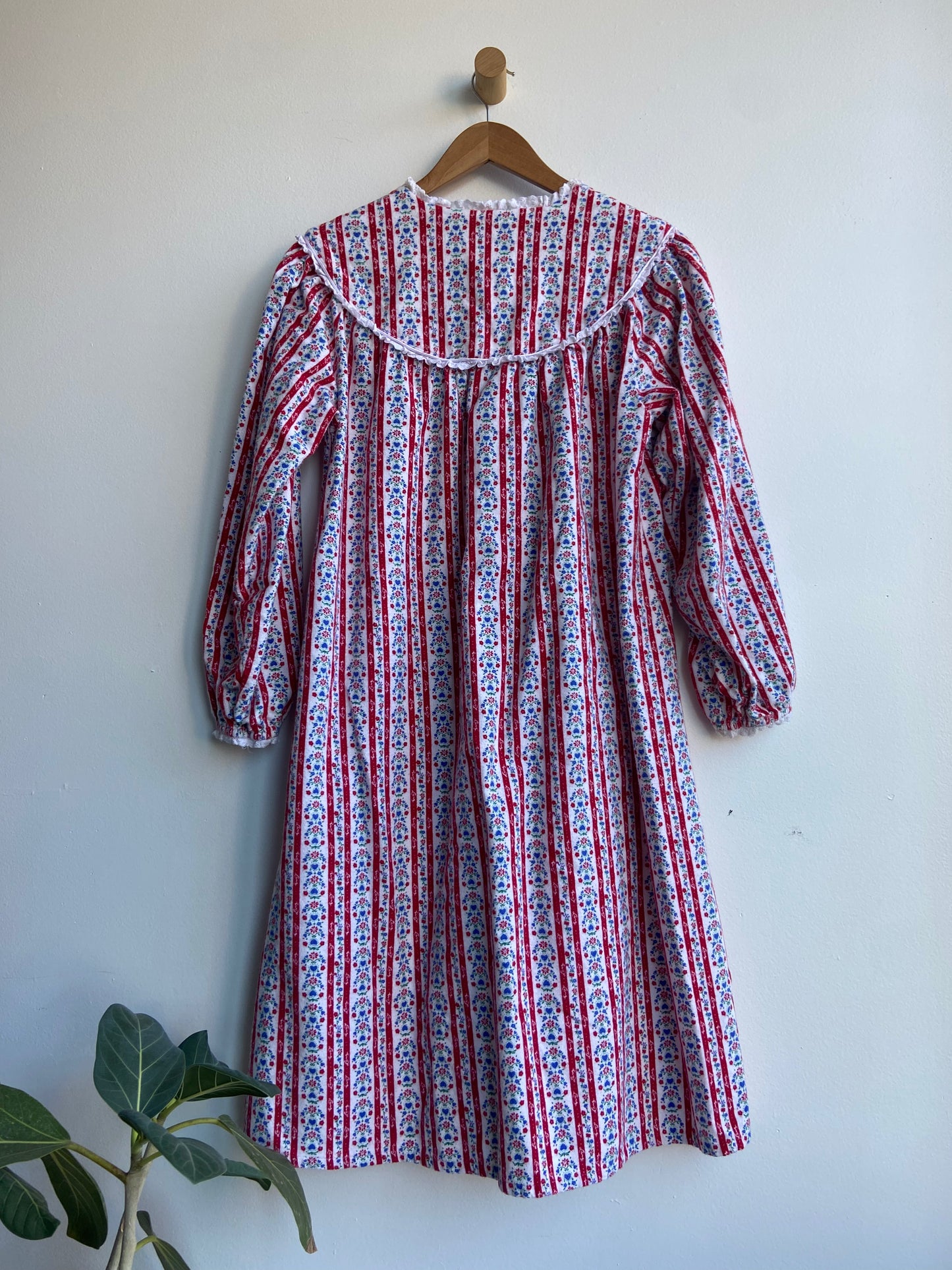 Flannel blue and red night gown SS 1-2