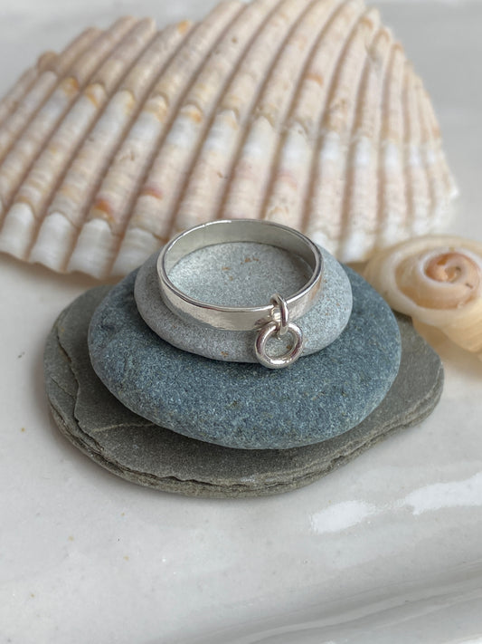 Sense Dept. Möbius Link Ring