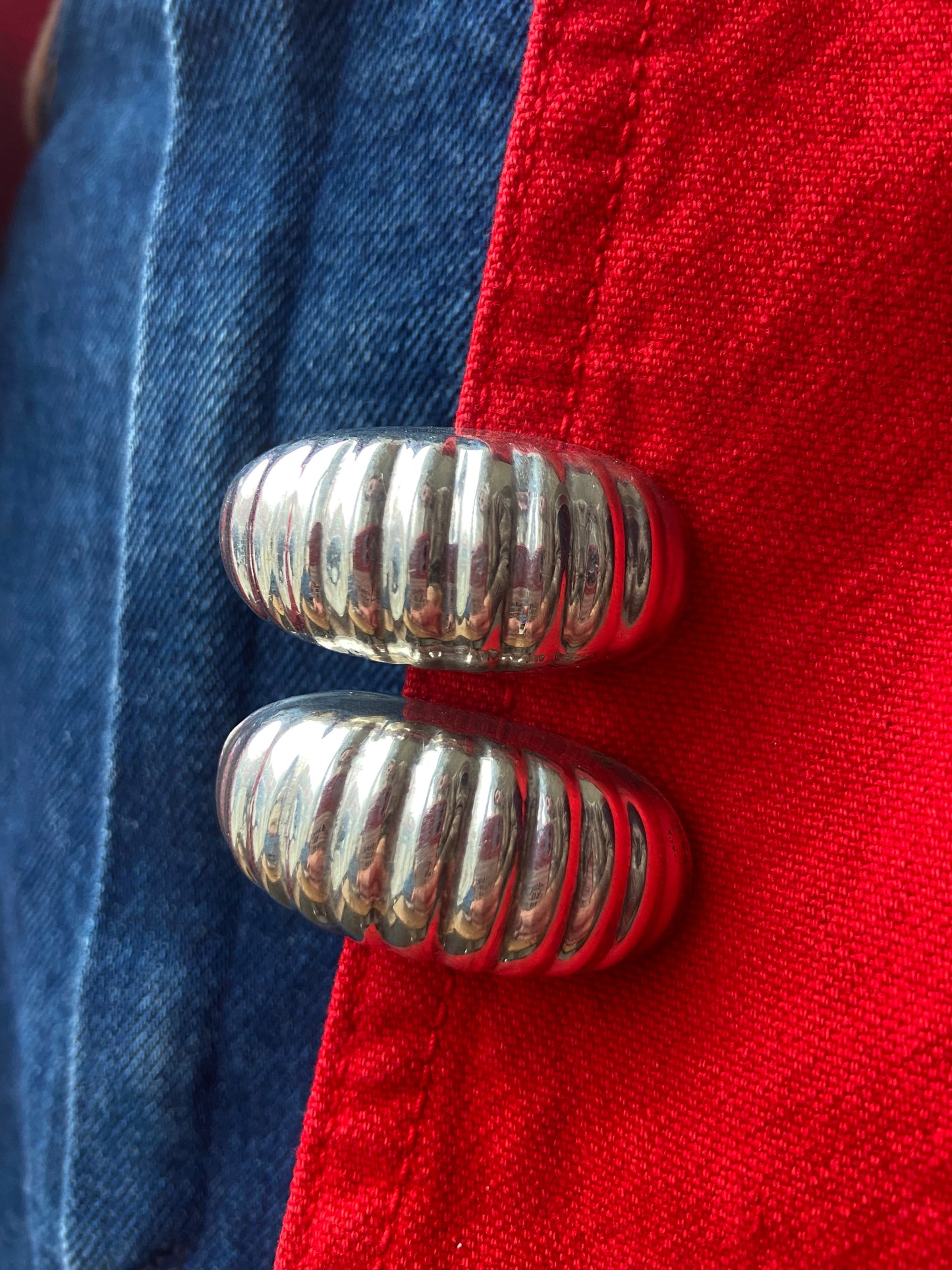 Scallop silver clip-on earrings