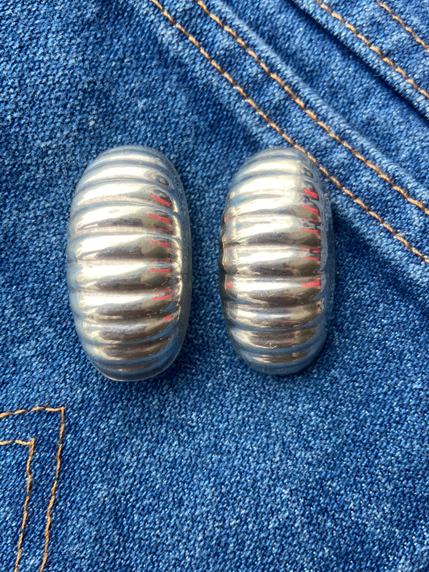 Scallop silver clip-on earrings