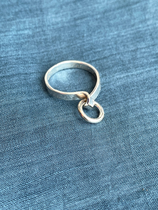 Sense Dept. Möbius Link Ring
