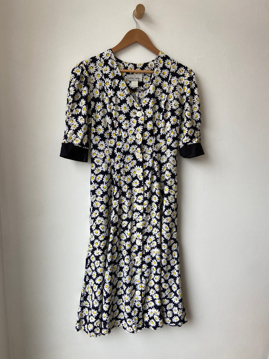 Black and white daisy button dress SS 1-2