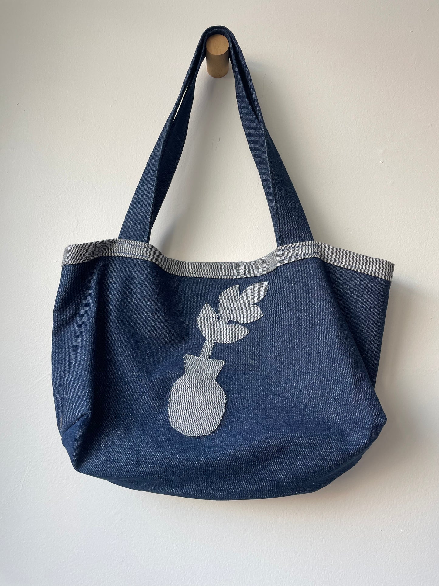 Apt. One tote