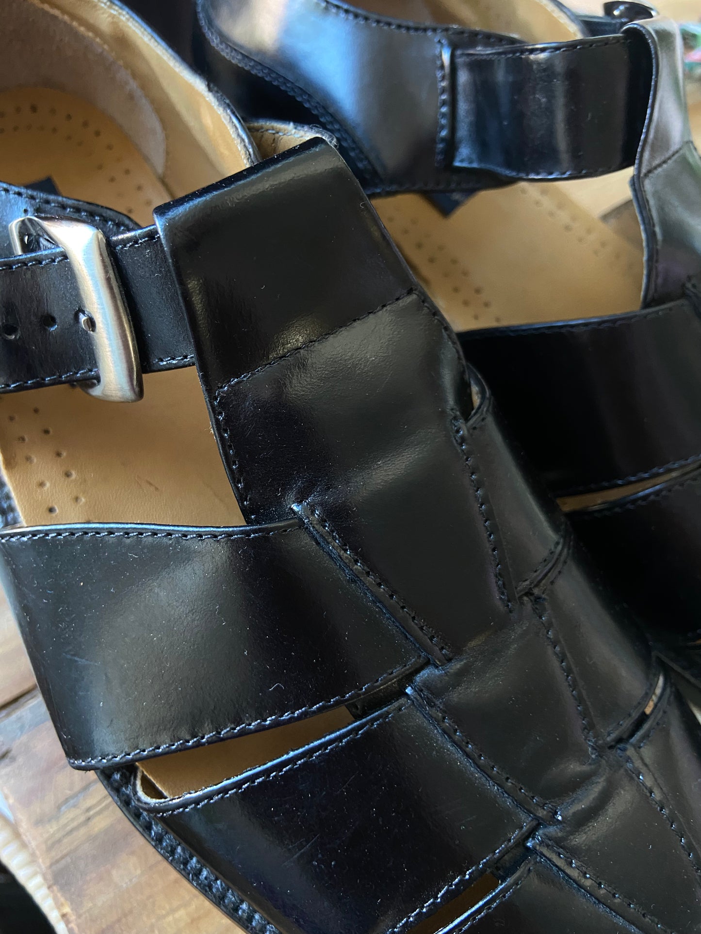Handsome black leather sandal 8/9.5