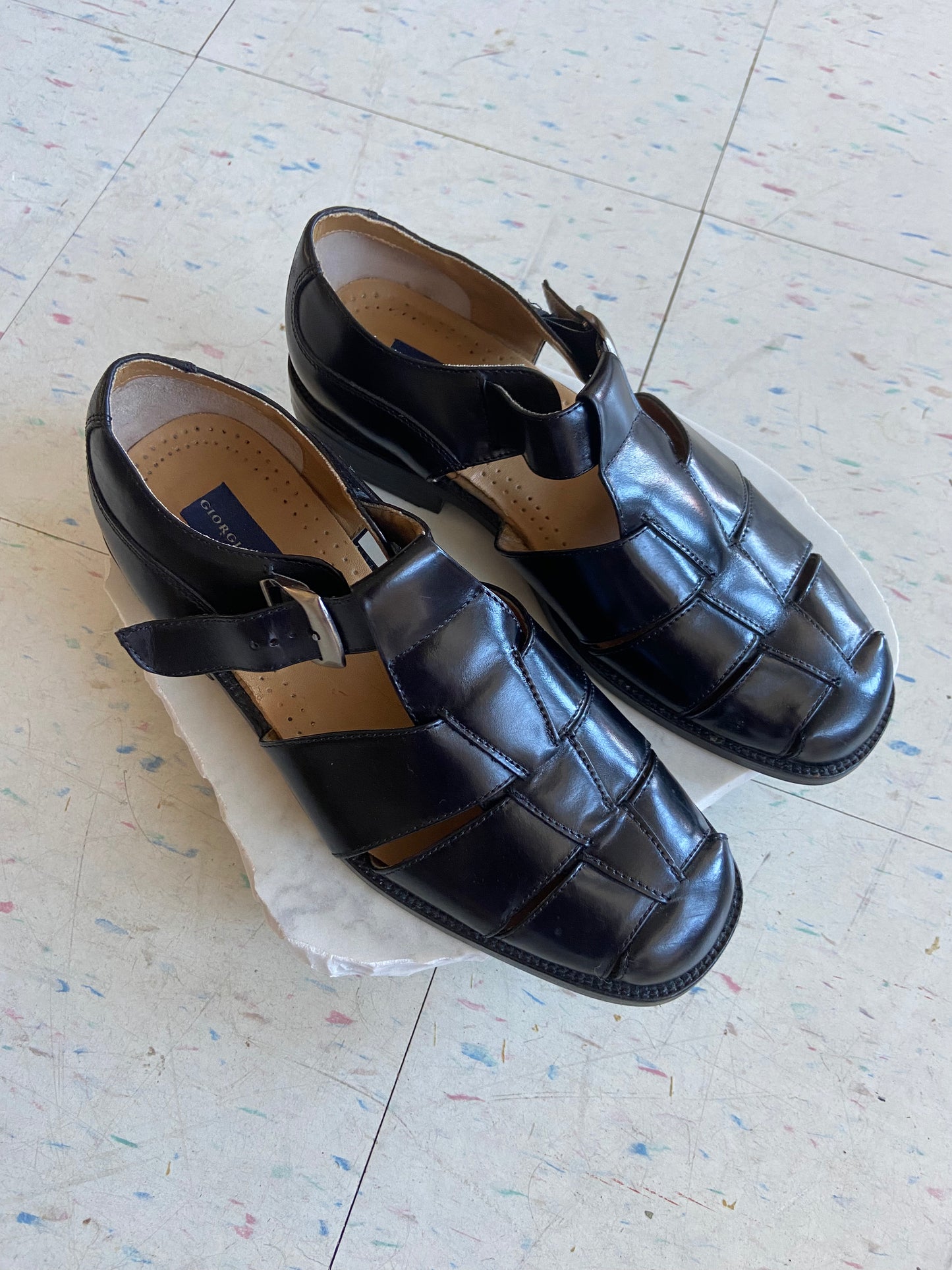 Handsome black leather sandal 8/9.5
