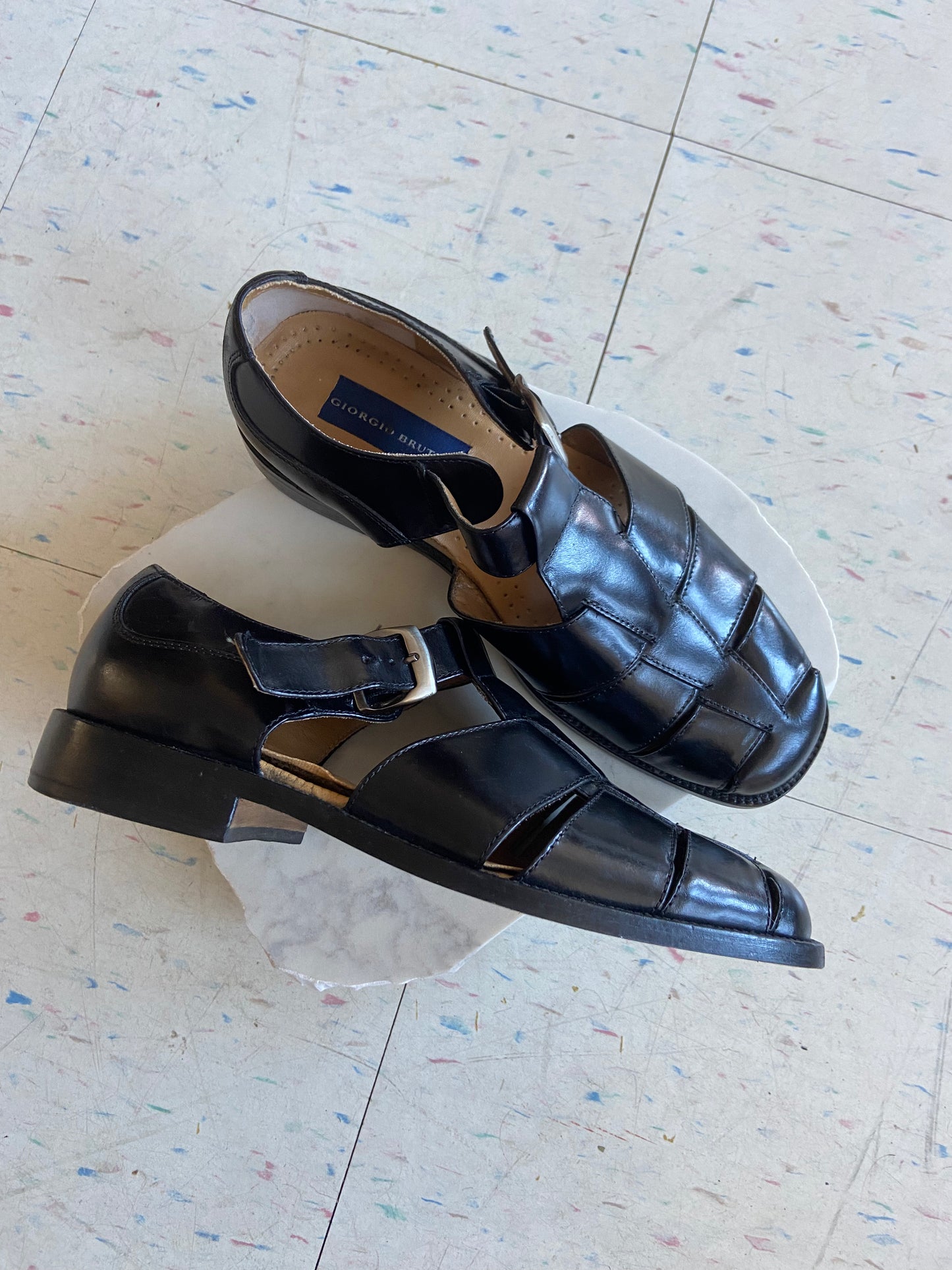 Handsome black leather sandal 8/9.5
