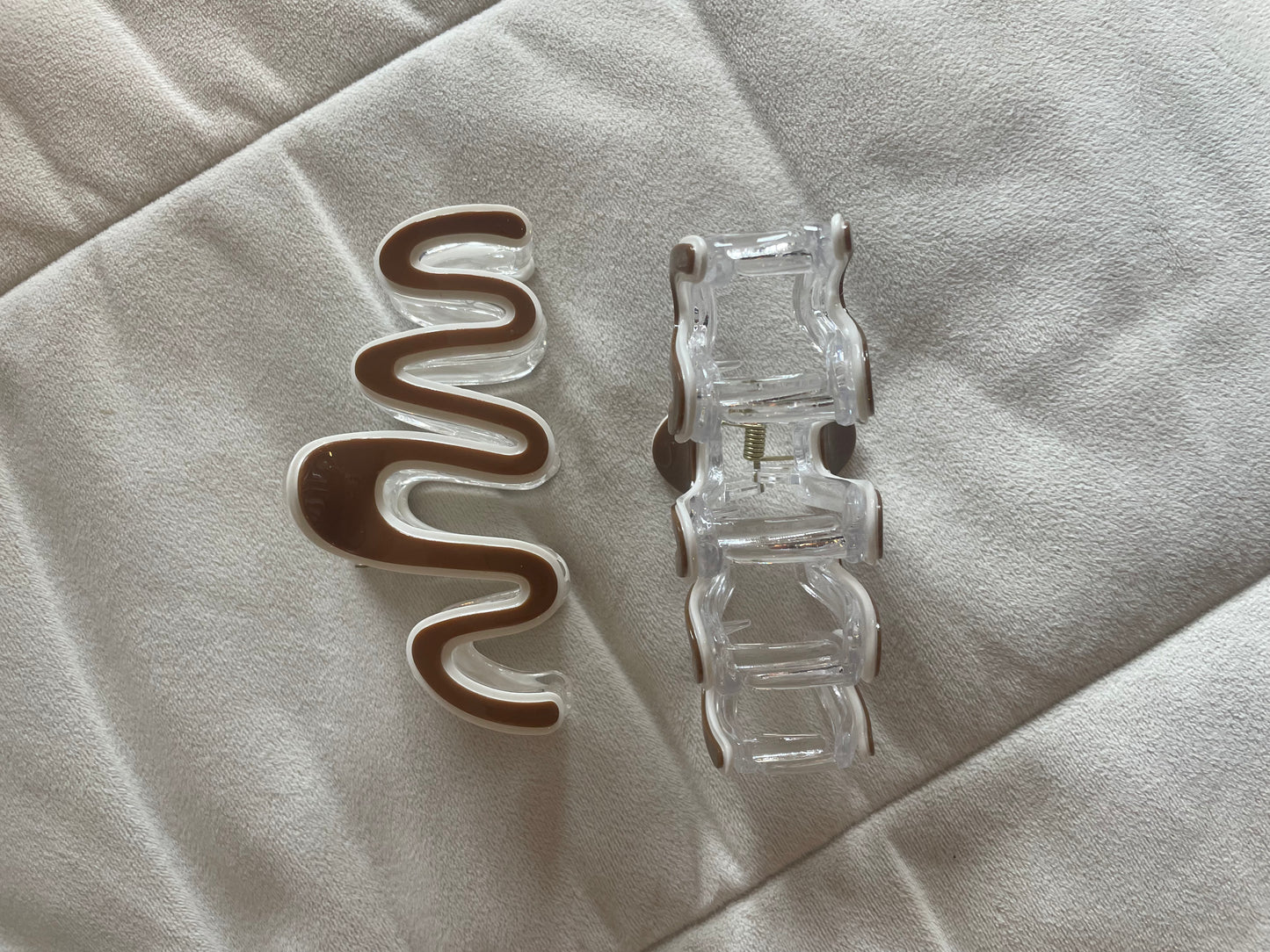 Wavy hair clip