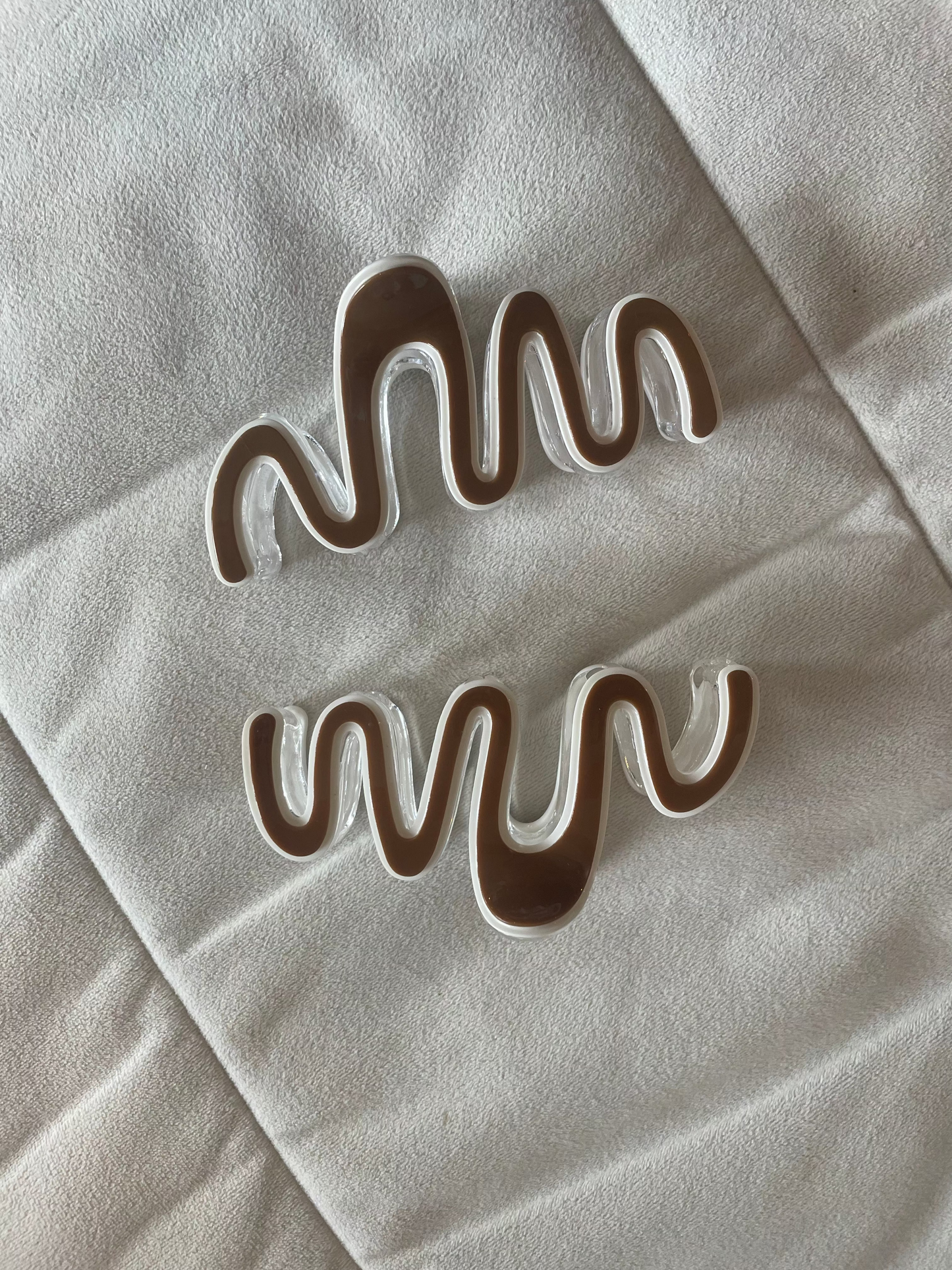 Wavy hair clip