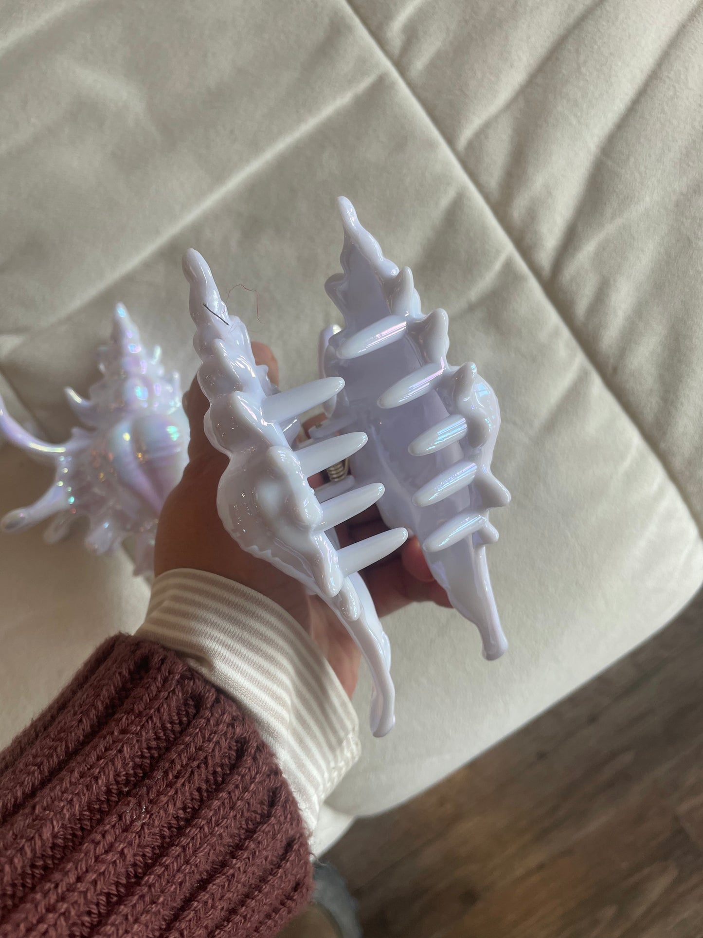 Iridescent conch hair clip