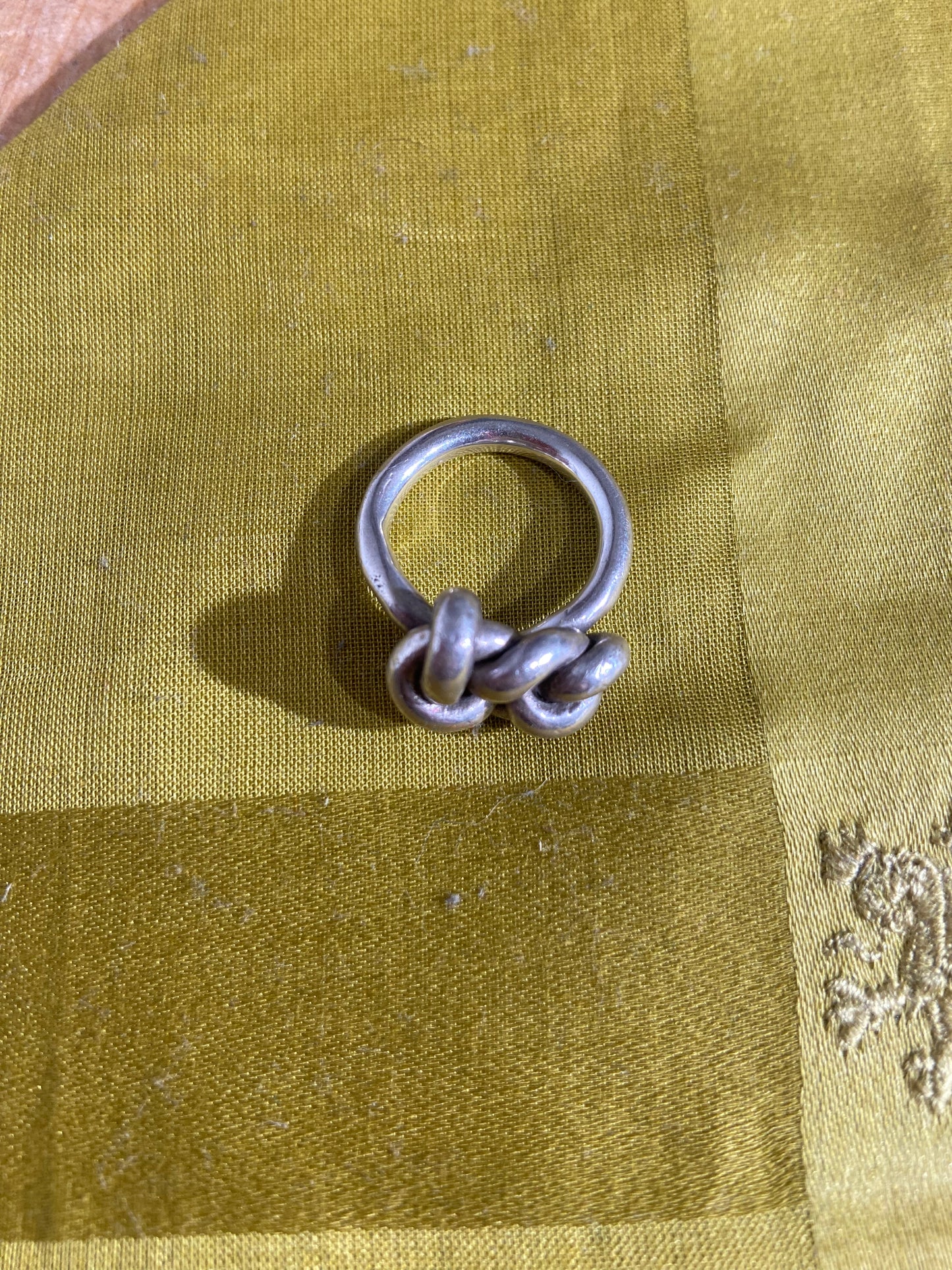 Tiro Tiro Knot Ring