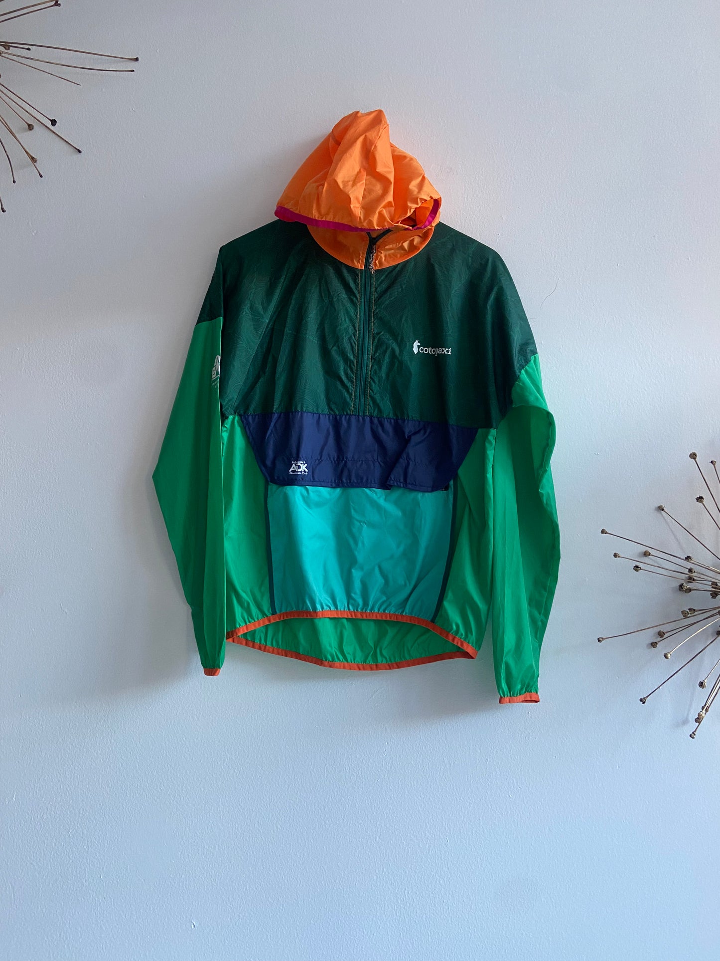 Colorblock windbreaker with utility pocket