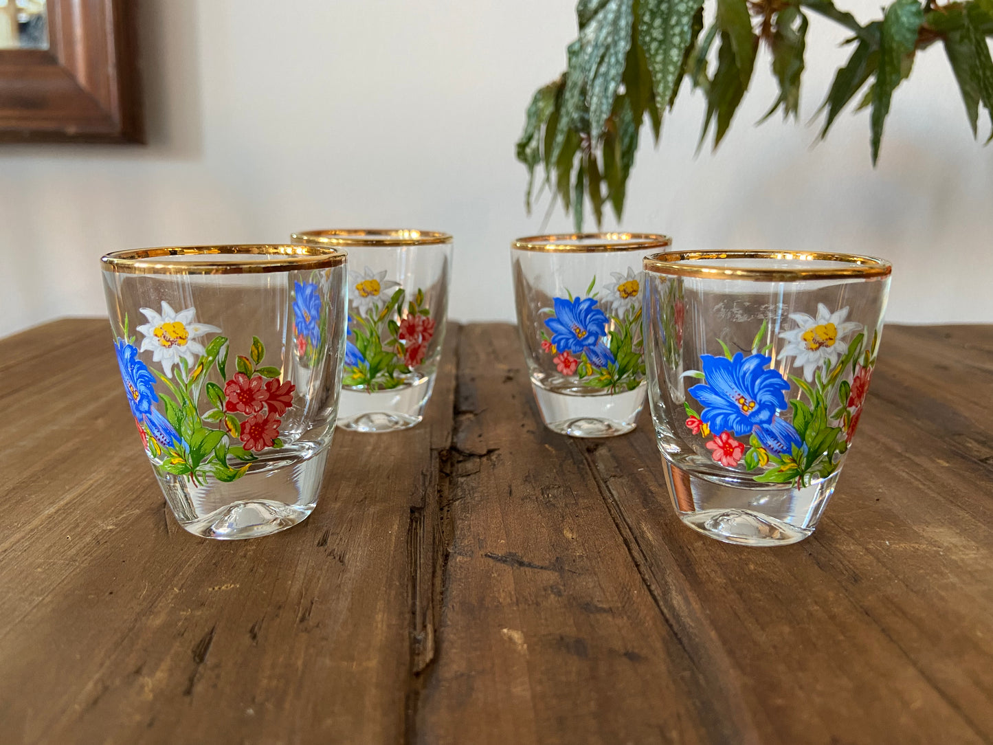 Set of 4 mini glasses with flowers