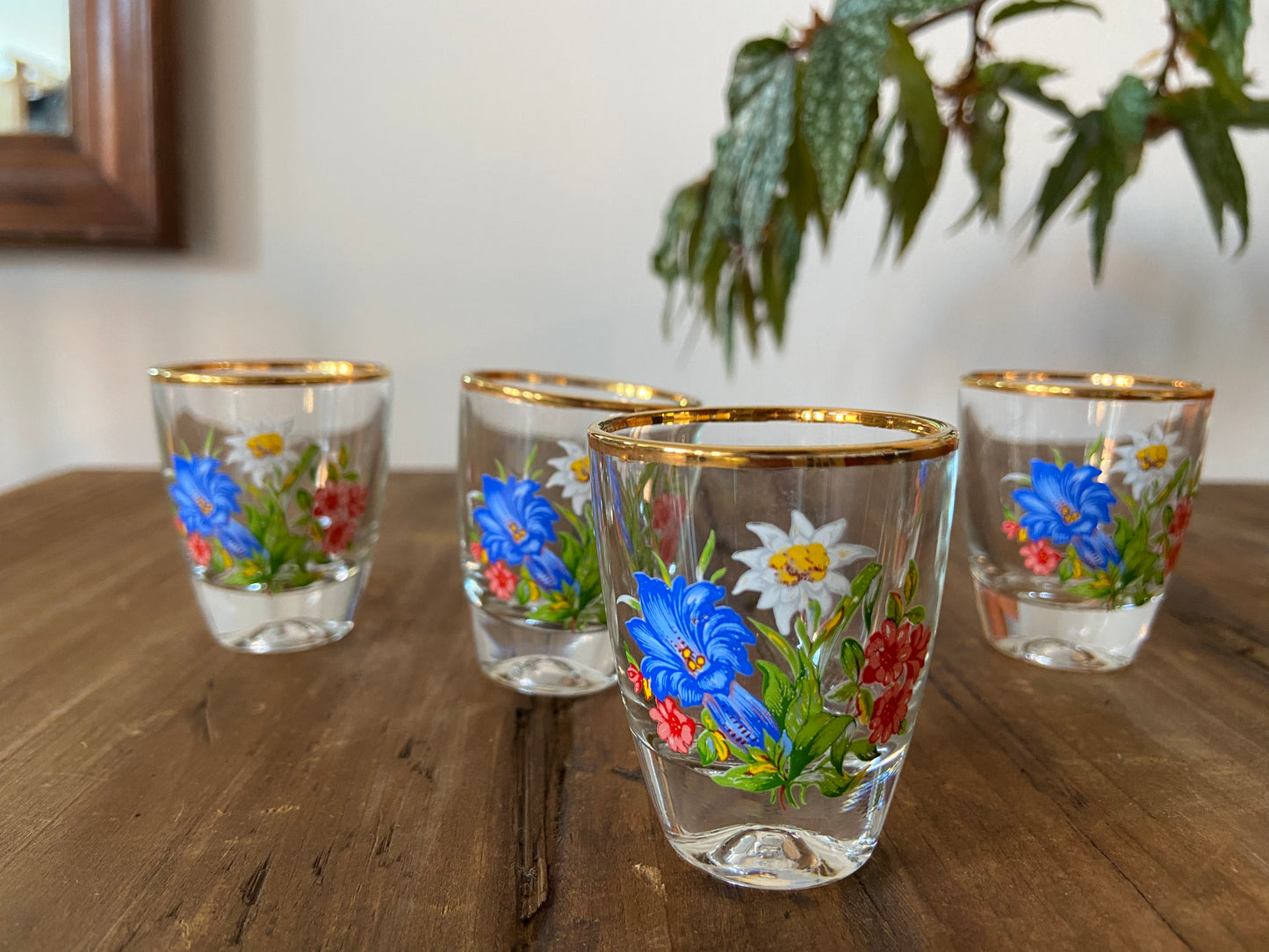 Set of 4 mini glasses with flowers