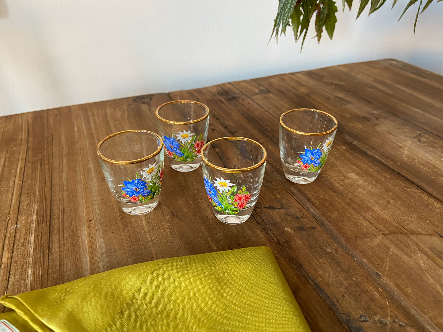 Set of 4 mini glasses with flowers