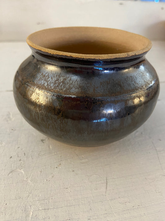 Small ceramic metallic glaze pot