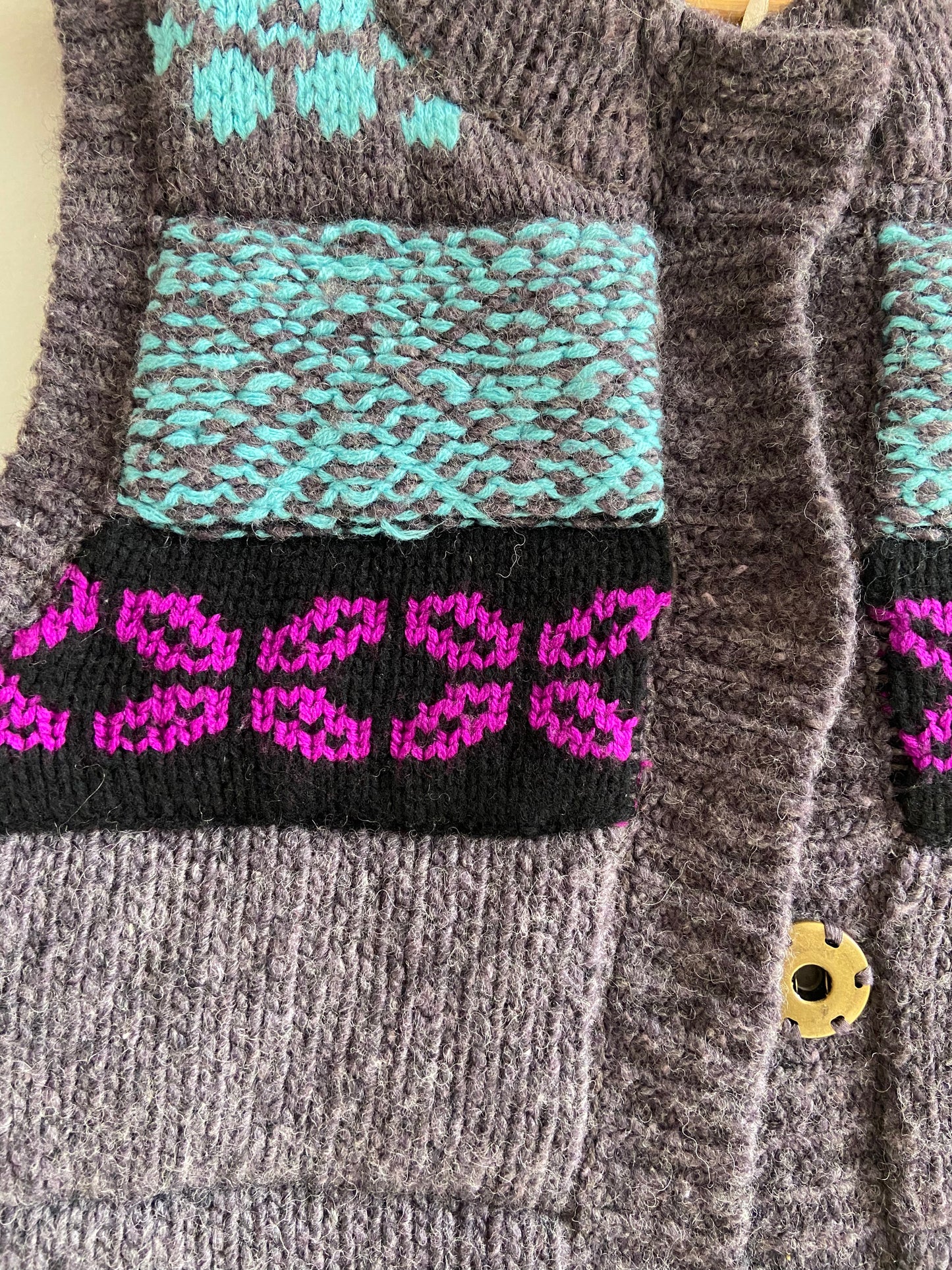 Sweater vest teal and magenta SS 1-2