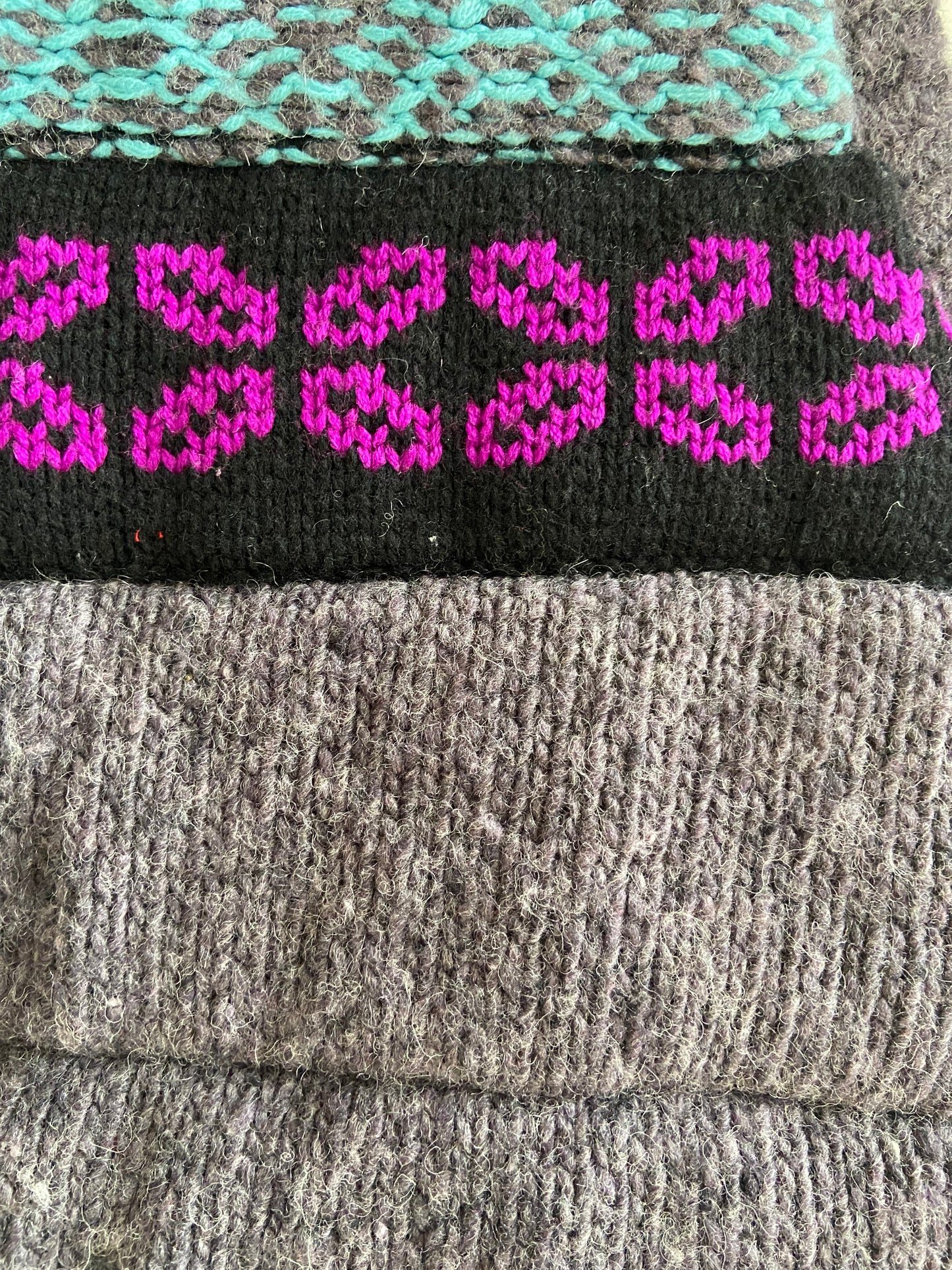 Sweater vest teal and magenta SS 1-2