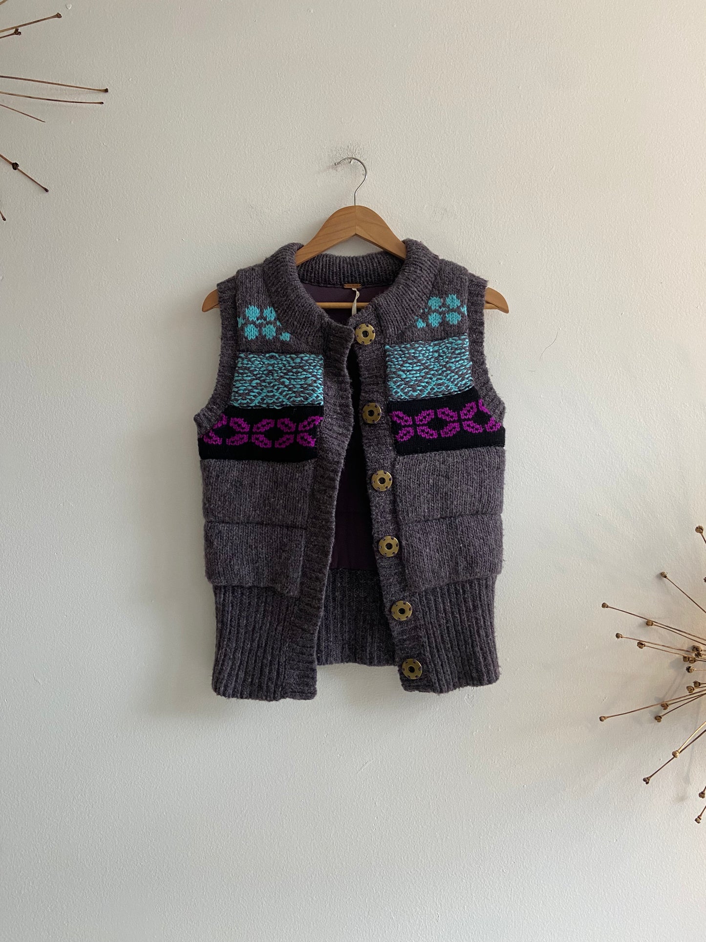 Sweater vest teal and magenta SS 1-2