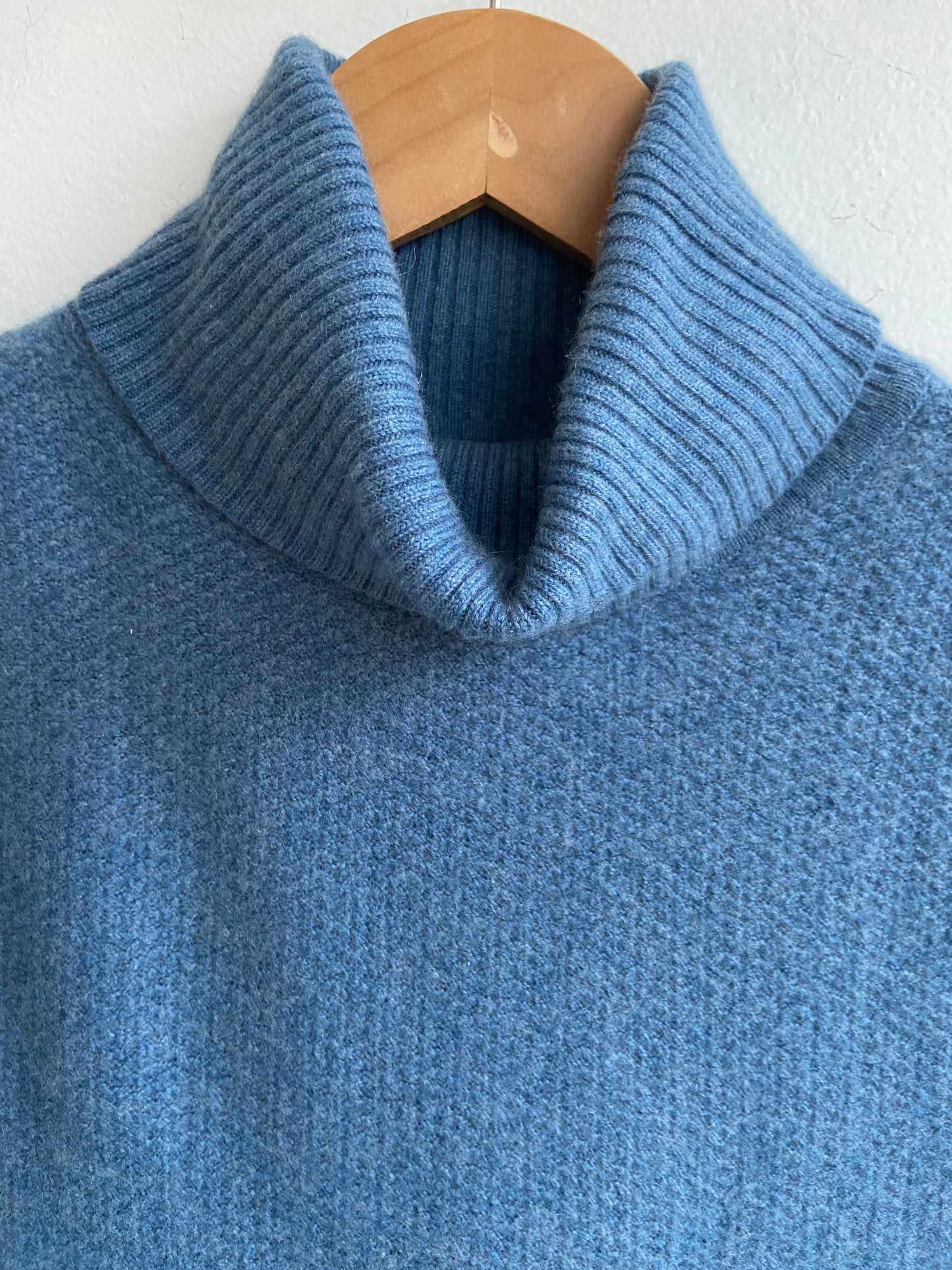 Cashmere blue turtleneck sleeveless top SS 1