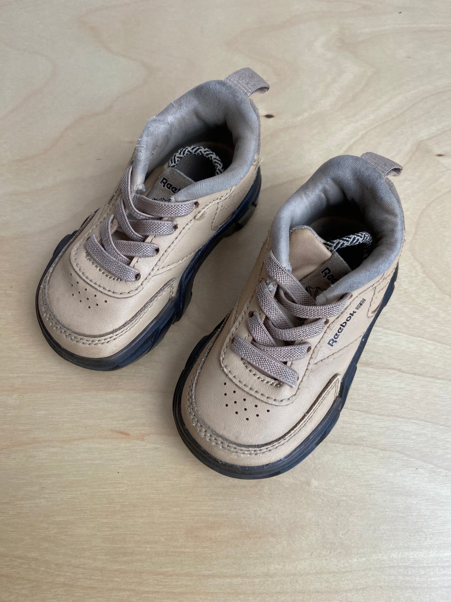 Little. Ones Baby size 4 Reeboks tennis shoes $35 (2,1)