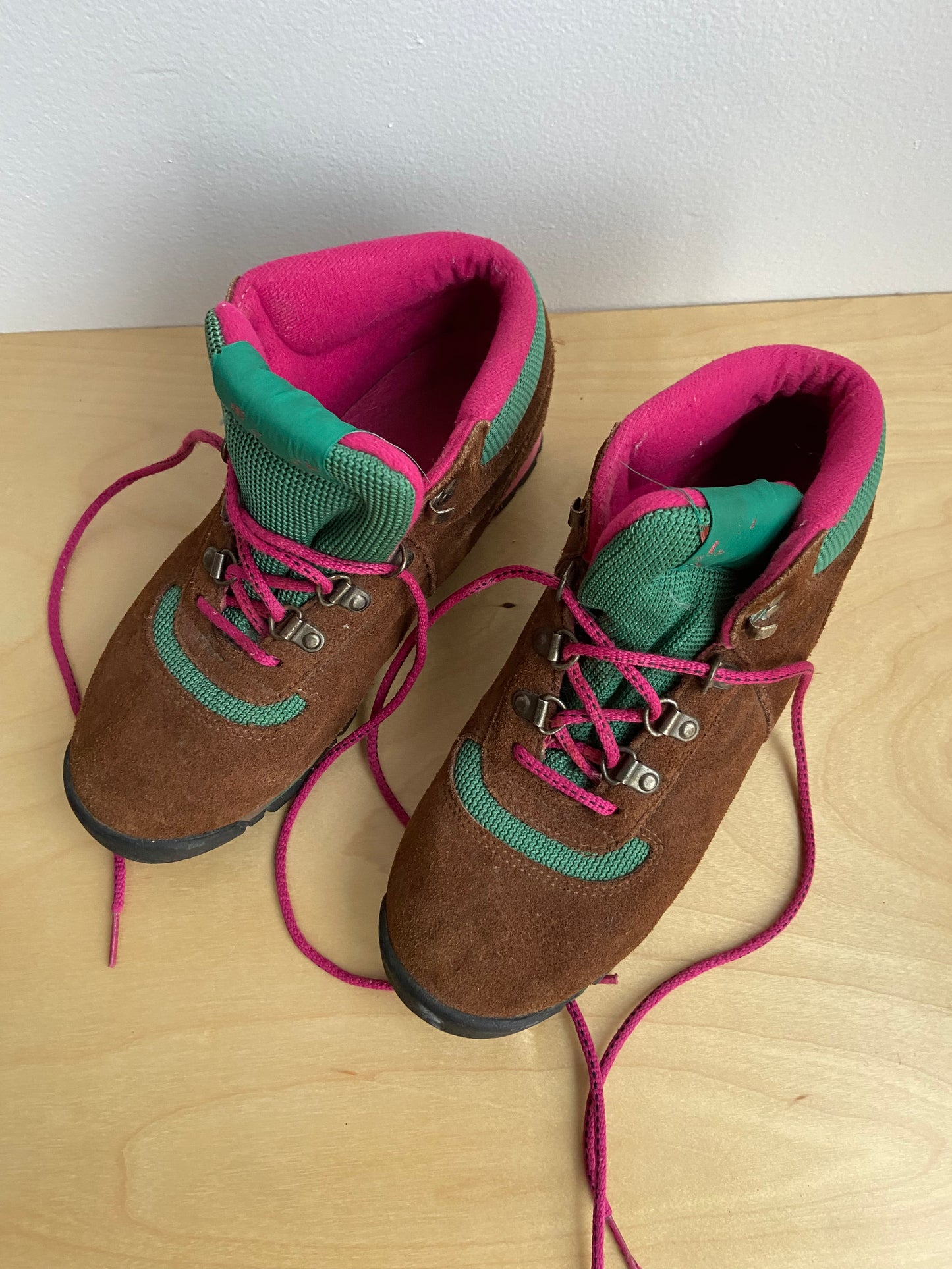 Little. Ones vintage hiking boots sz kids 8