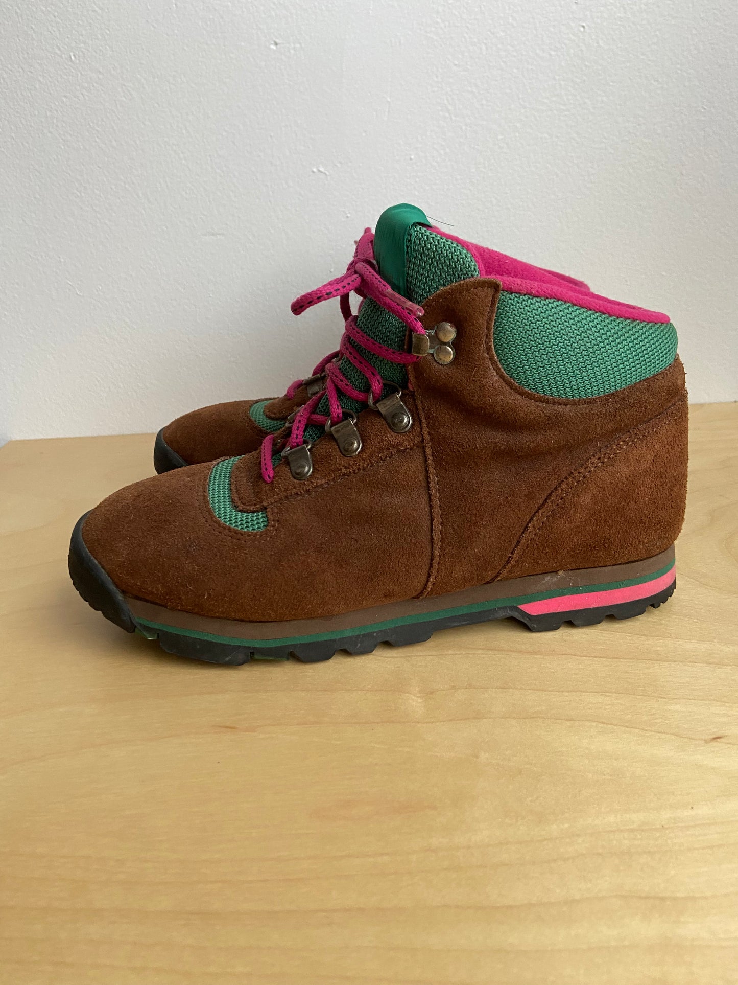 Little. Ones vintage hiking boots sz kids 8