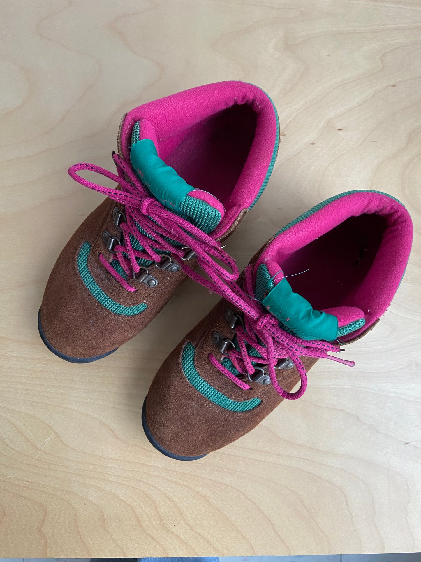 Little. Ones vintage hiking boots sz kids 8