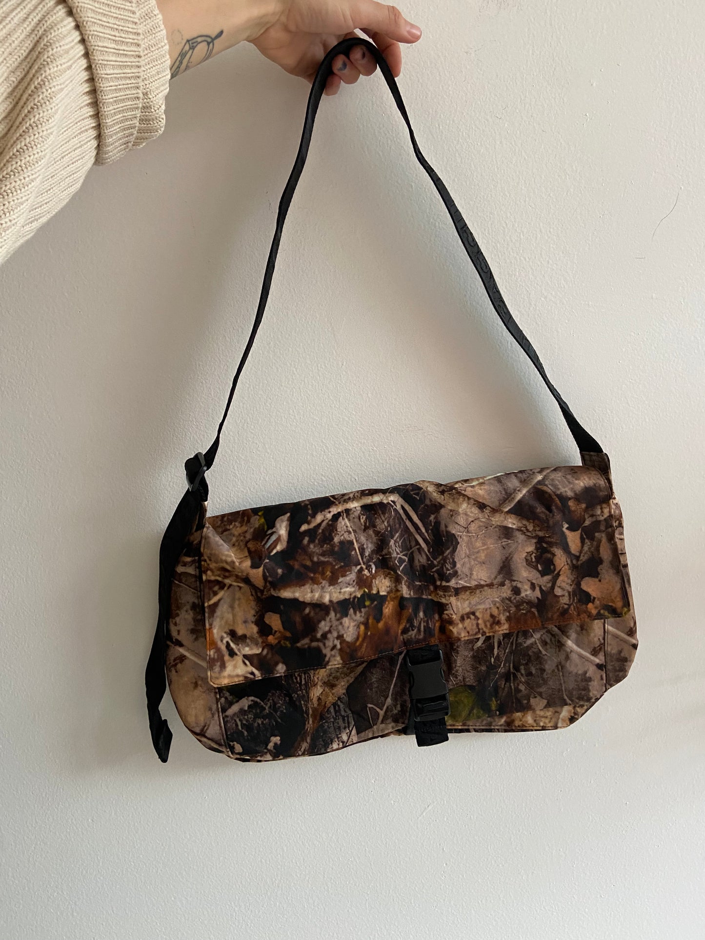 Baggu nylon messenger bag