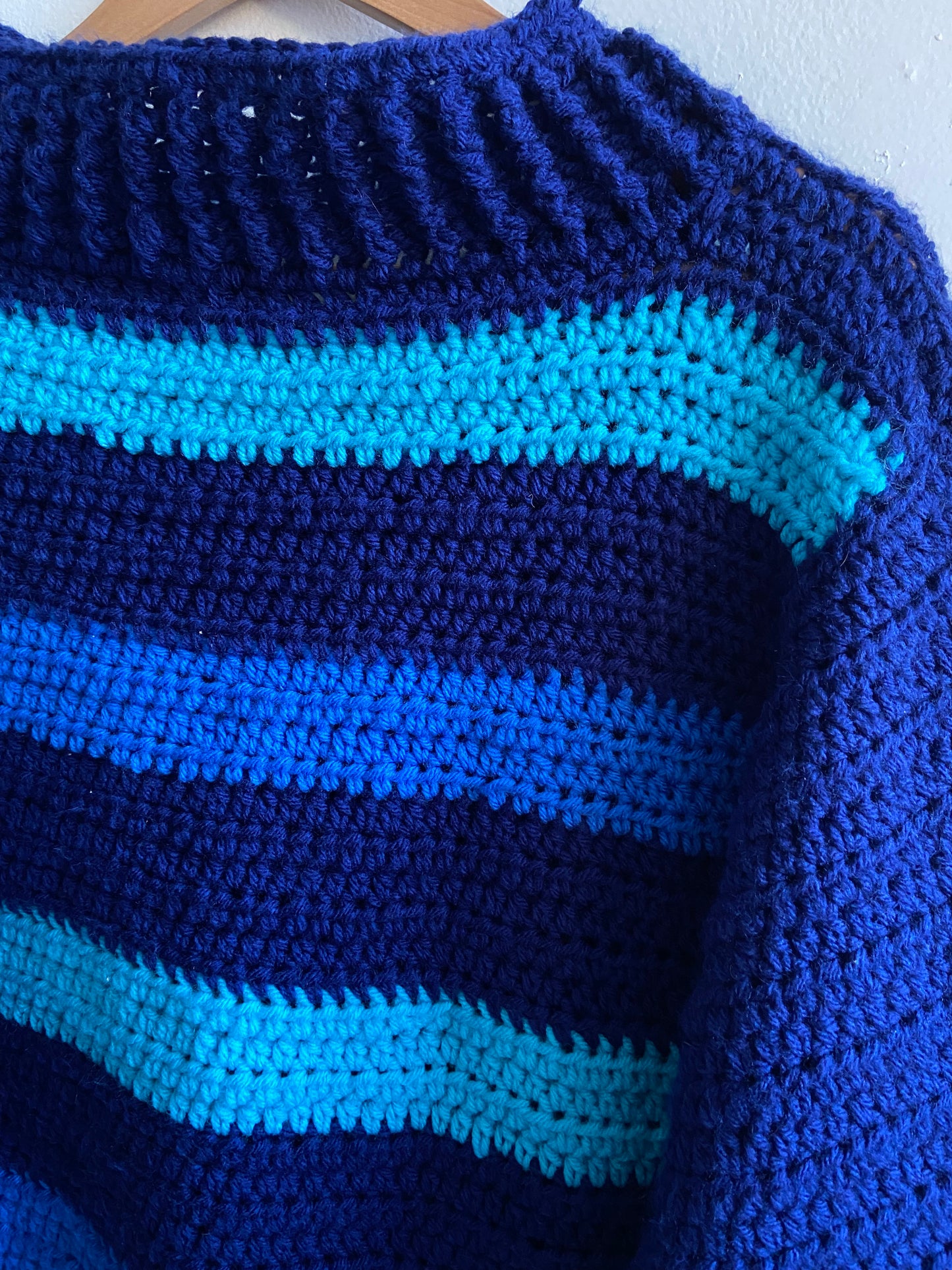 Blues color-block crochet sweater SS 1-3