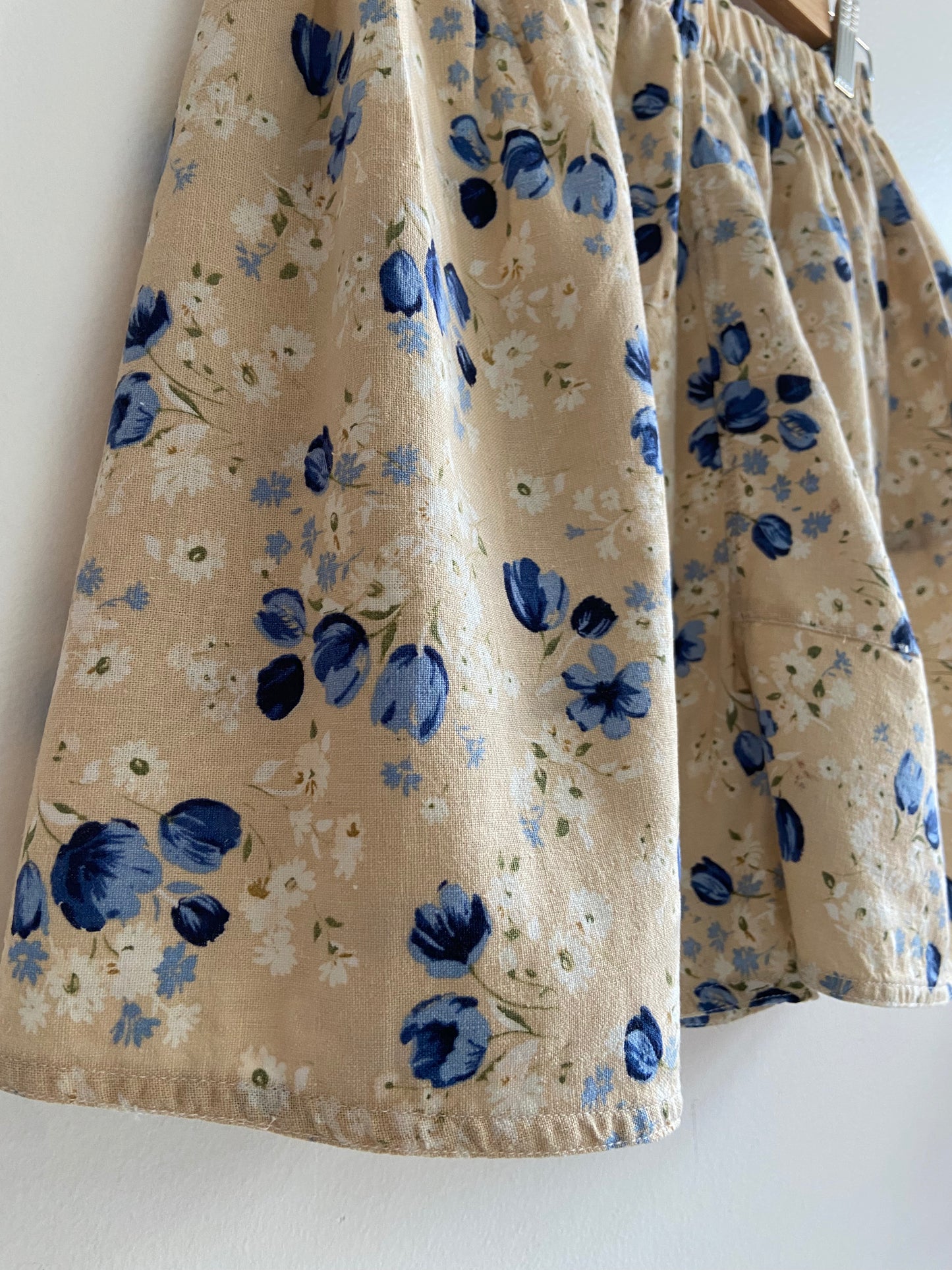 Archive Craft cotton shorts buttercream with blue flowers SS 1-2