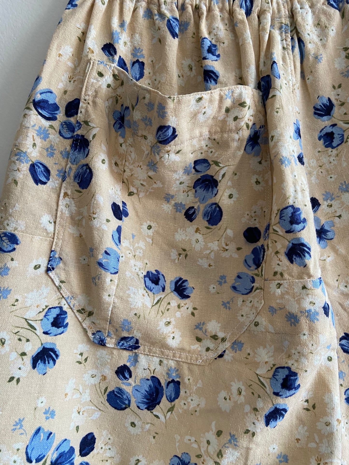 Archive Craft cotton shorts buttercream with blue flowers SS 1-2