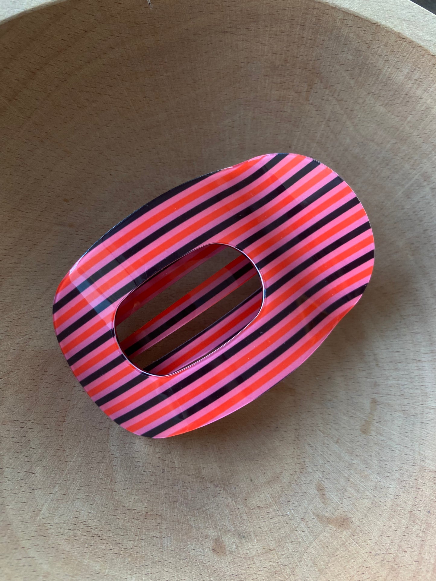 Striped classic flat hair claw