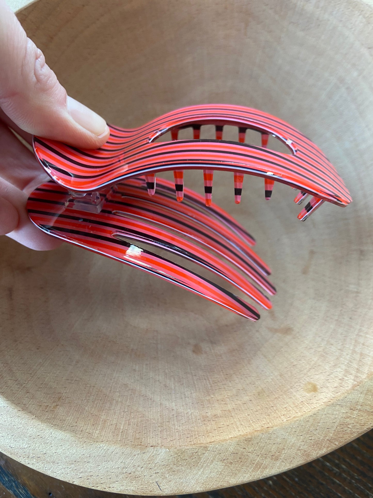 Striped classic flat hair claw