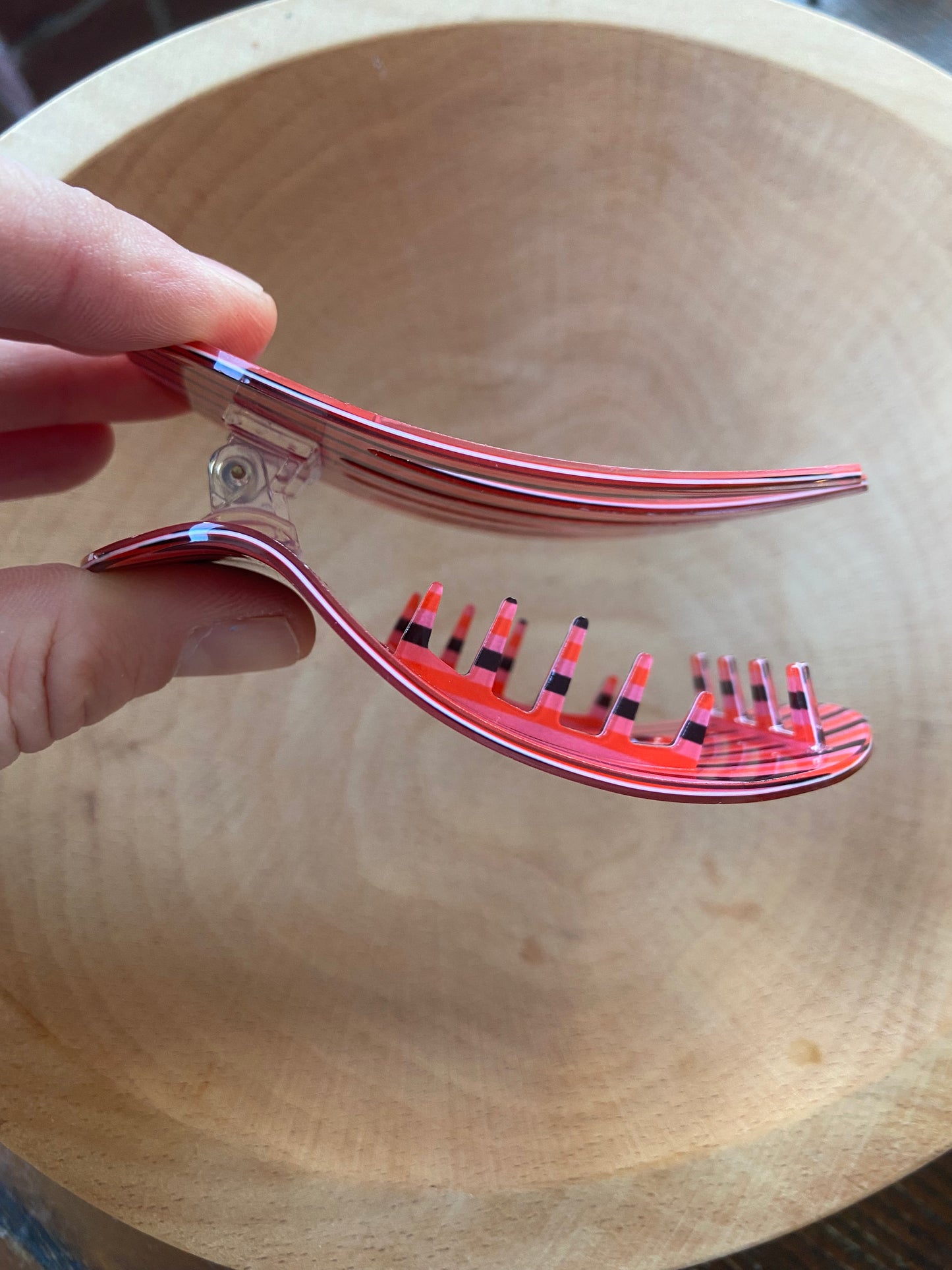 Striped classic flat hair claw
