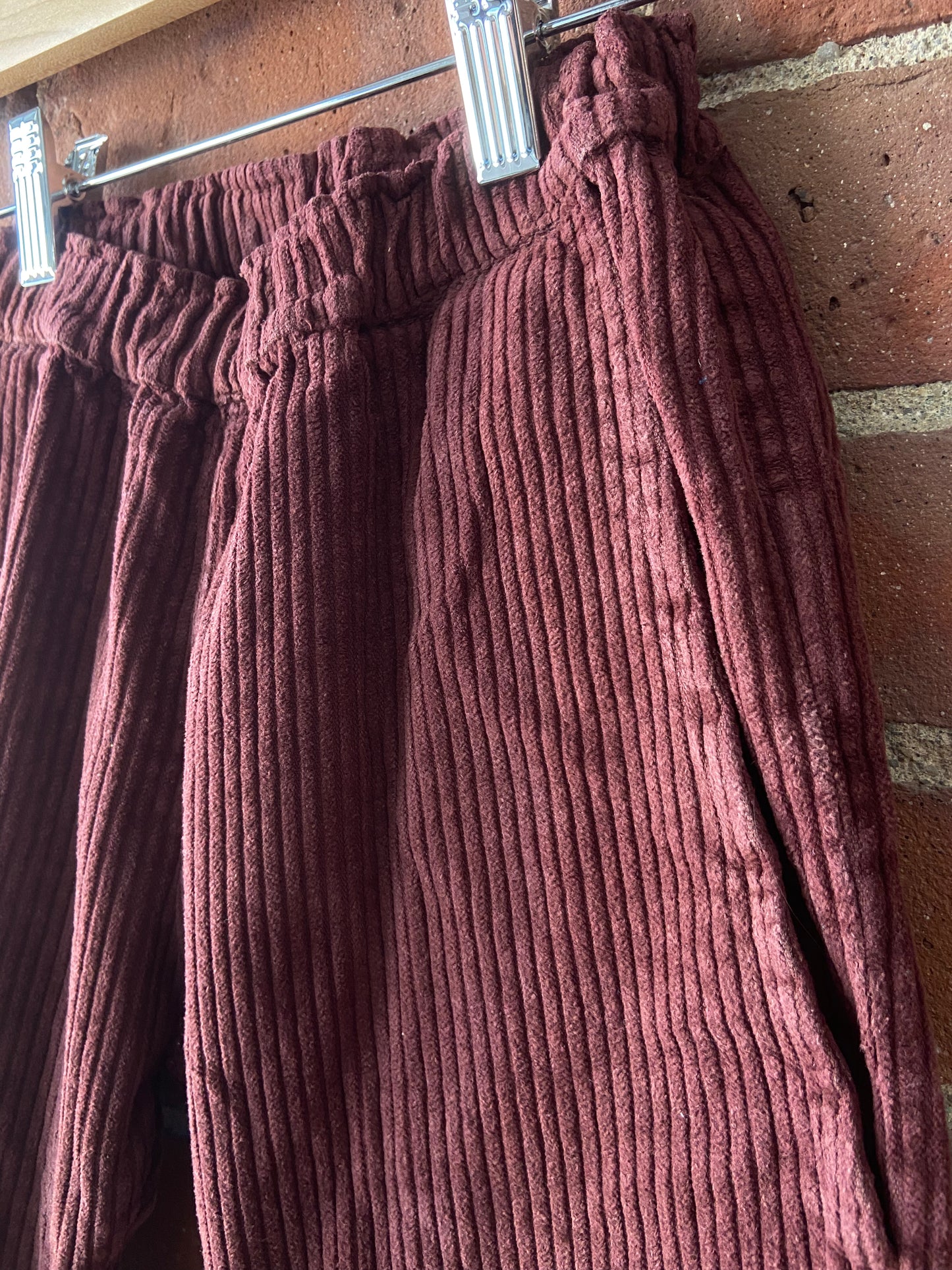 Little.Ones Bonnie and The Gang maroon cords sz 4T (3,1)
