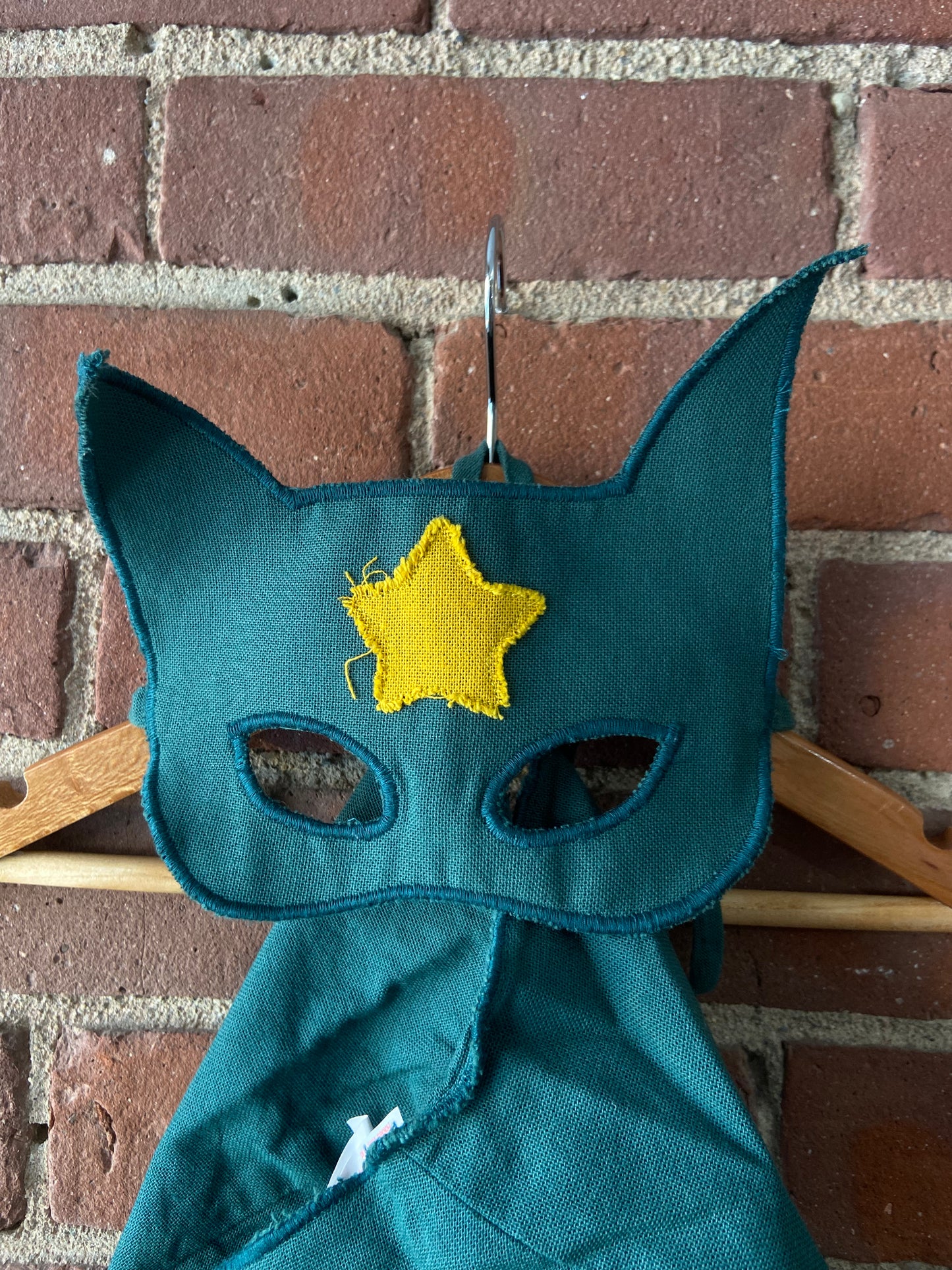 Little. Ones wrestling mask and cape (3,8)