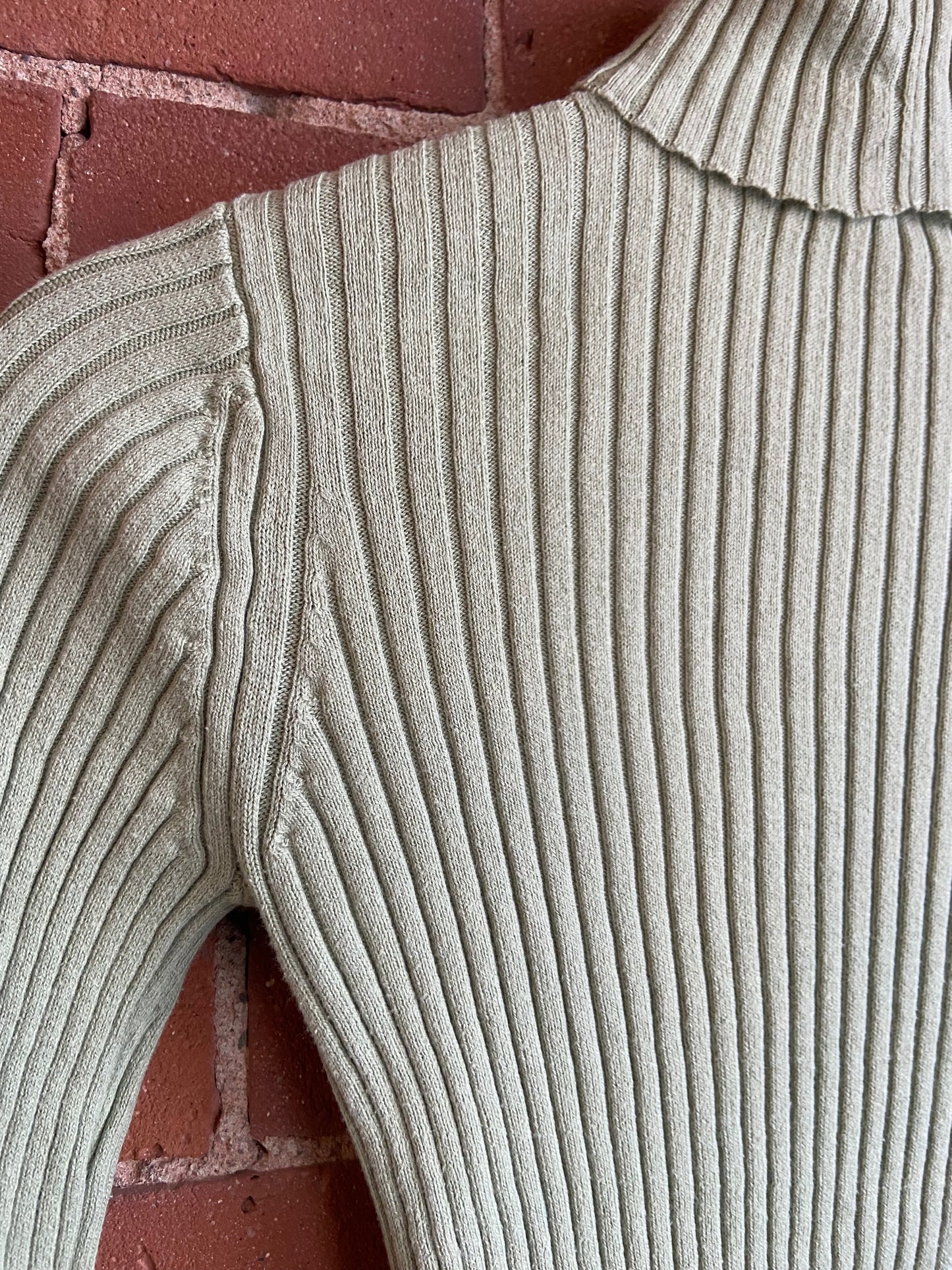 M + P turtleneck light green SS 1