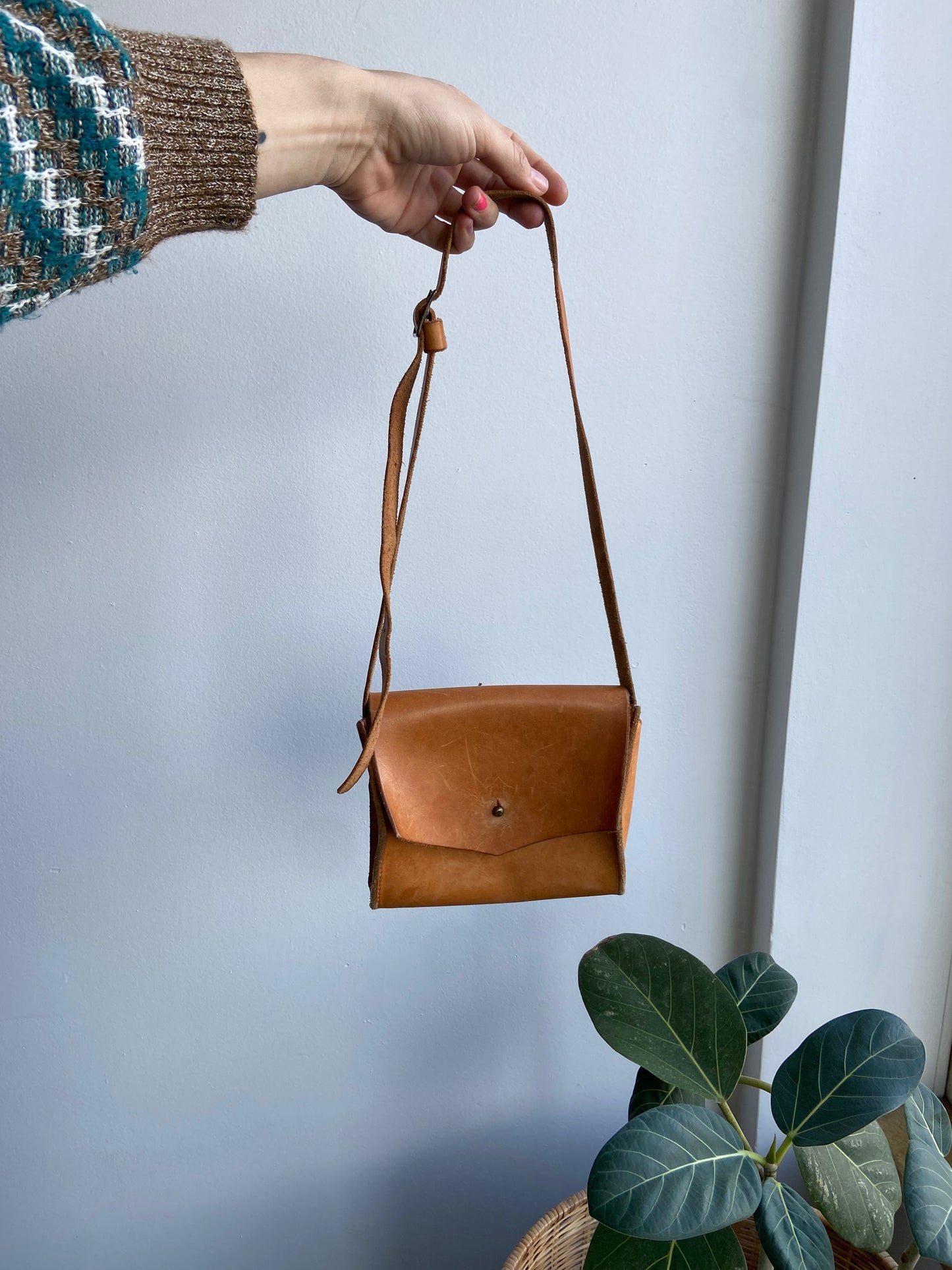 Warm brown leather purse with adjustable strap