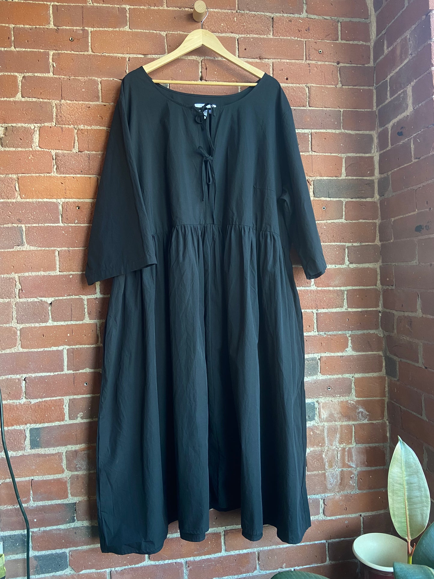 Black Tradlands dress SS 3